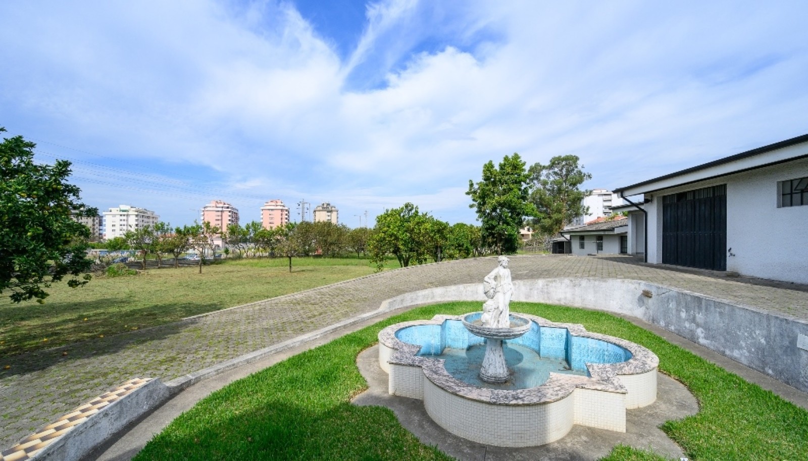 House in Vila Nova de Gaia (Santa Marinha) - view 1