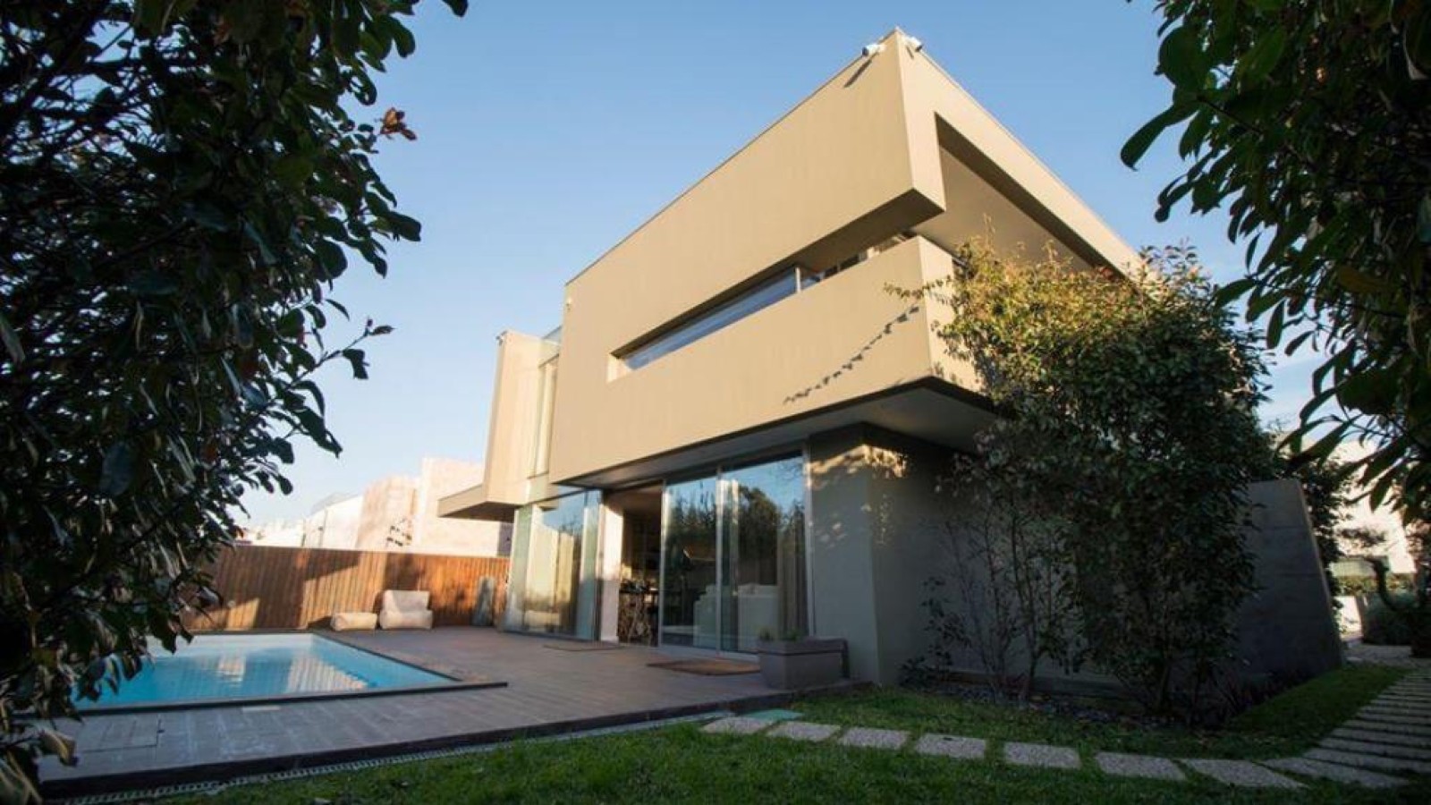 House in Vila Nova de Gaia (Santa Marinha) - view 1