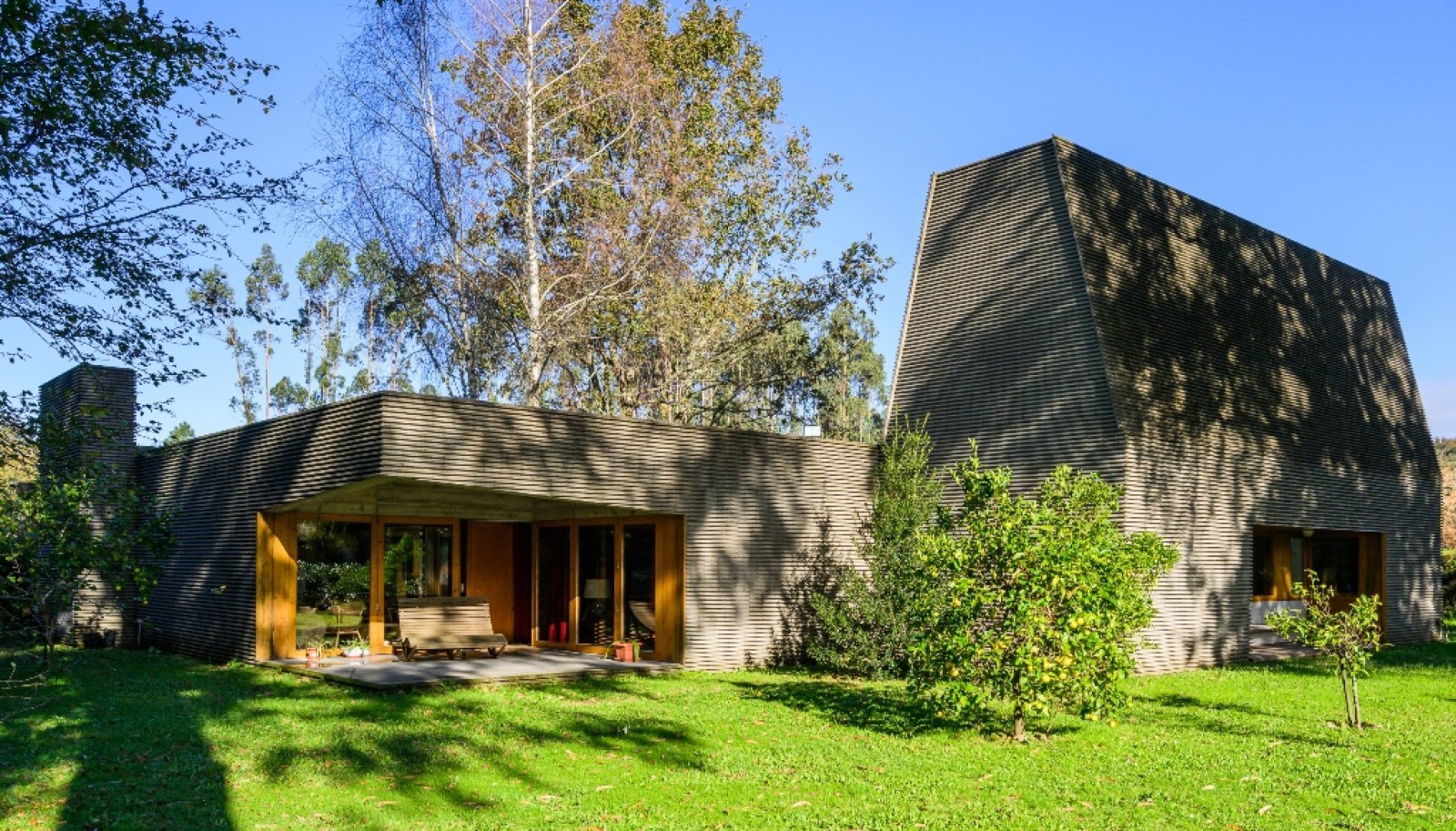 House in Paredes de Coura - view 1