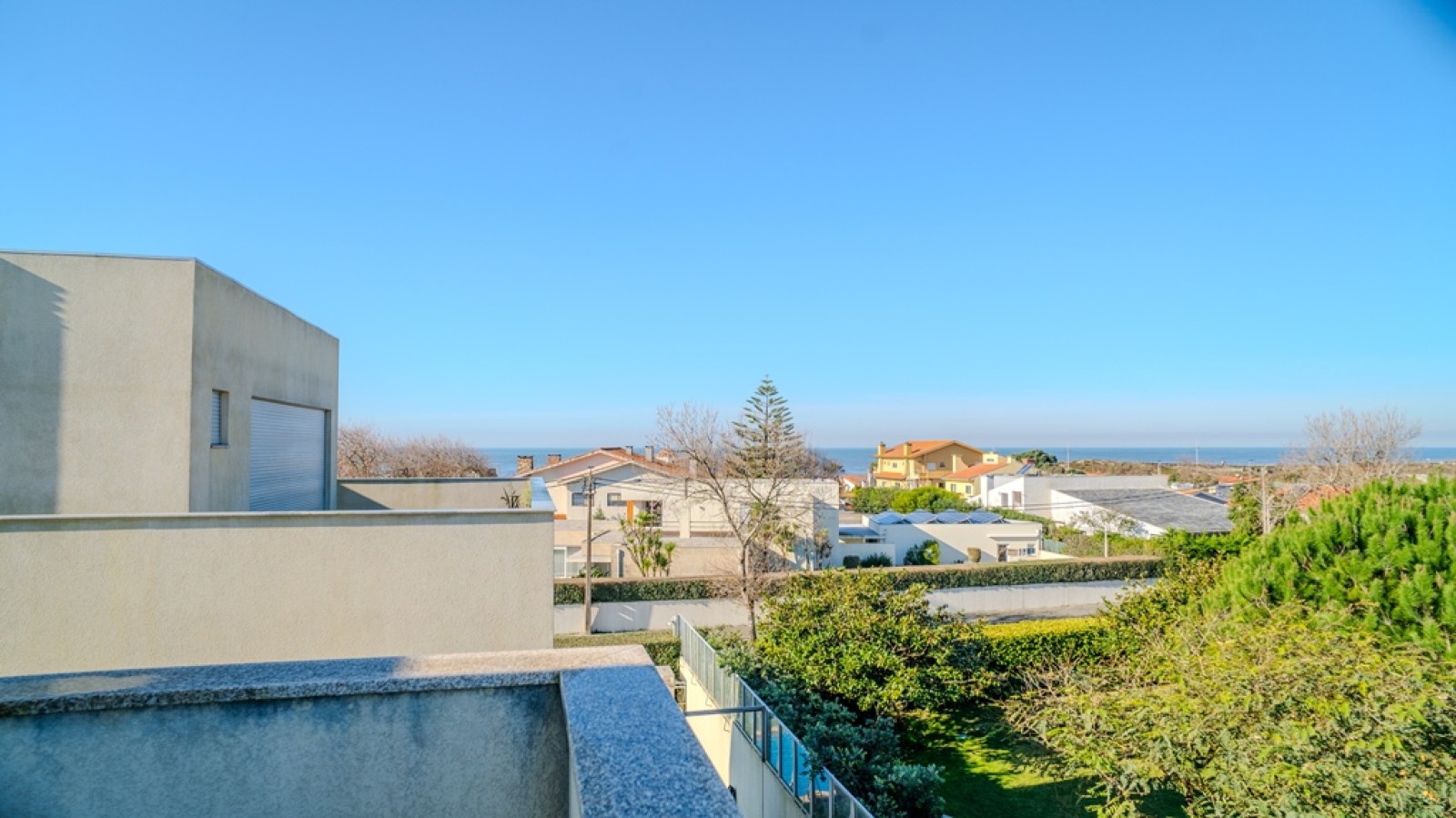 House in Vila Nova de Gaia (Santa Marinha) - view 1