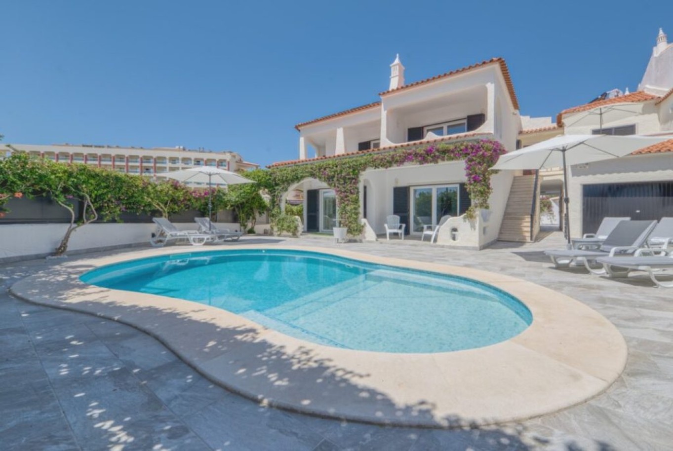 House in Lagoa - view 1