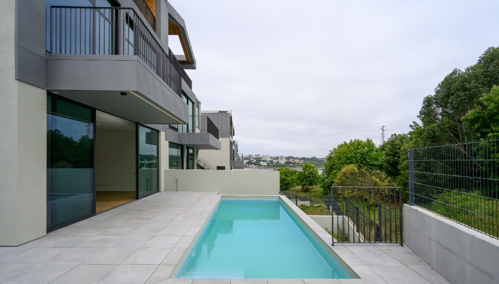 House in Vila Nova de Gaia (Santa Marinha) - view 1