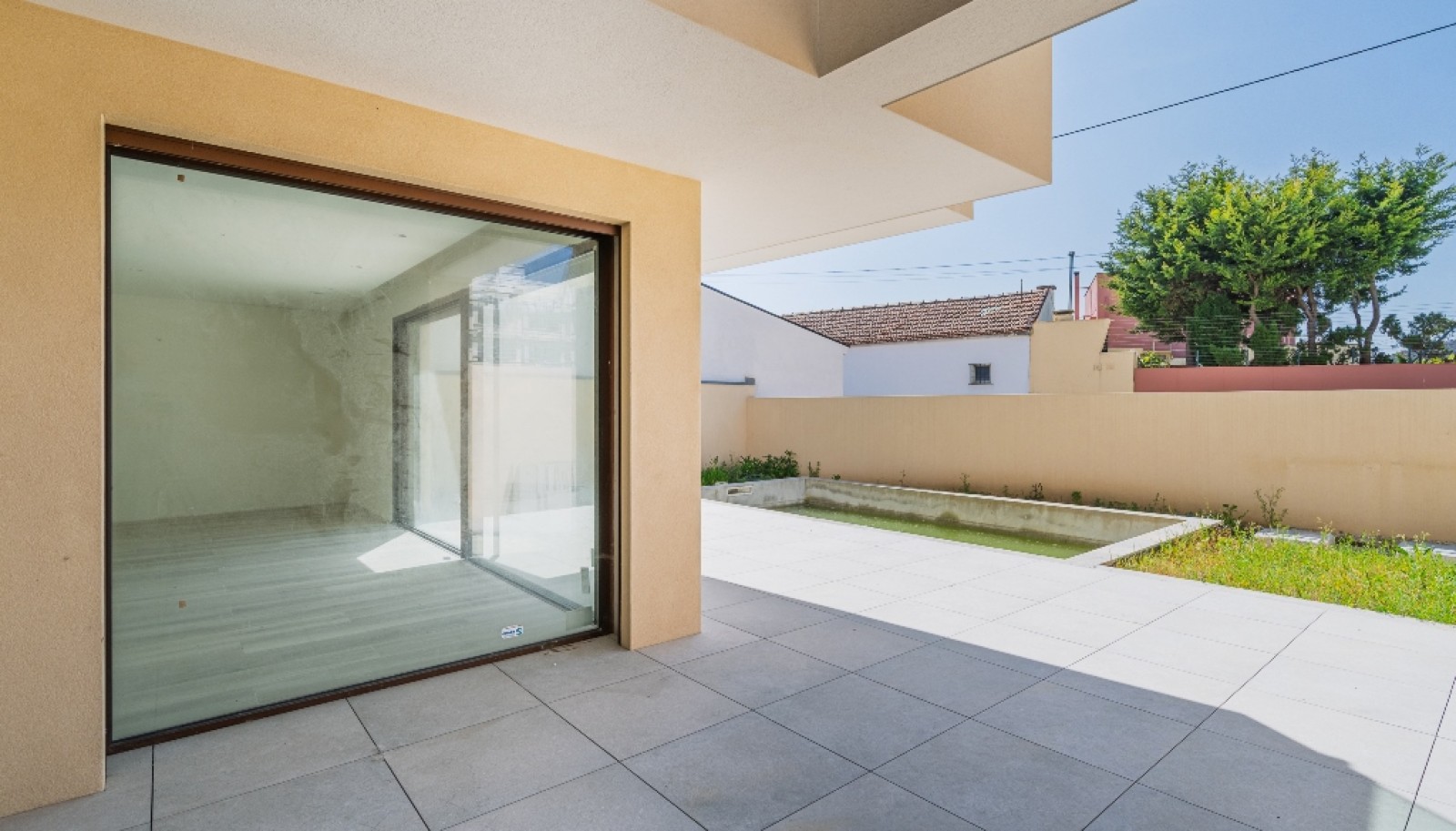House in Vila Nova de Gaia (Santa Marinha) - view 1