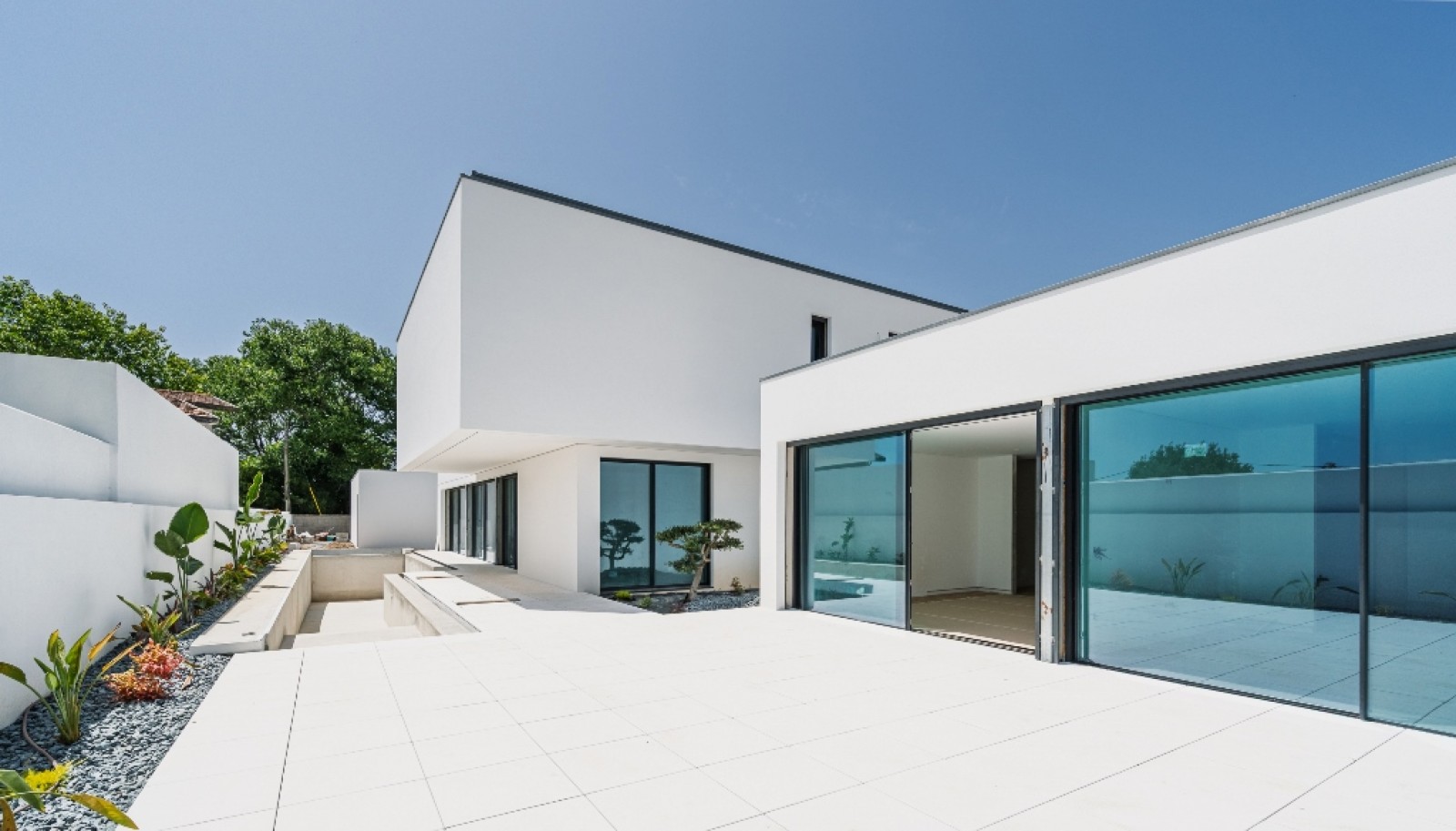 House in Vila Nova de Gaia (Santa Marinha) - view 1