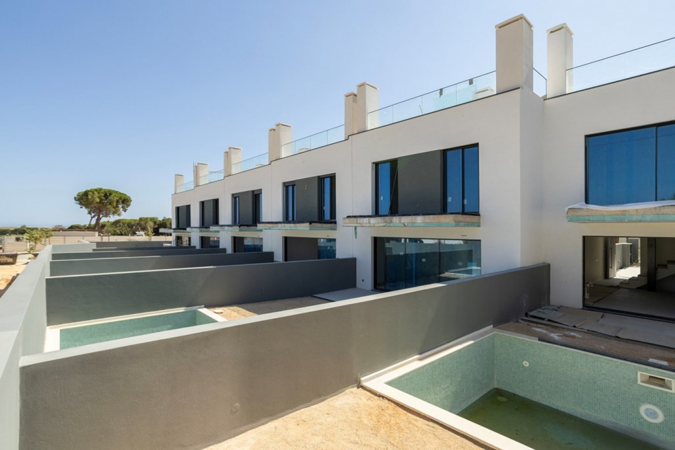 House in Carrazedo de Montenegro - view 1
