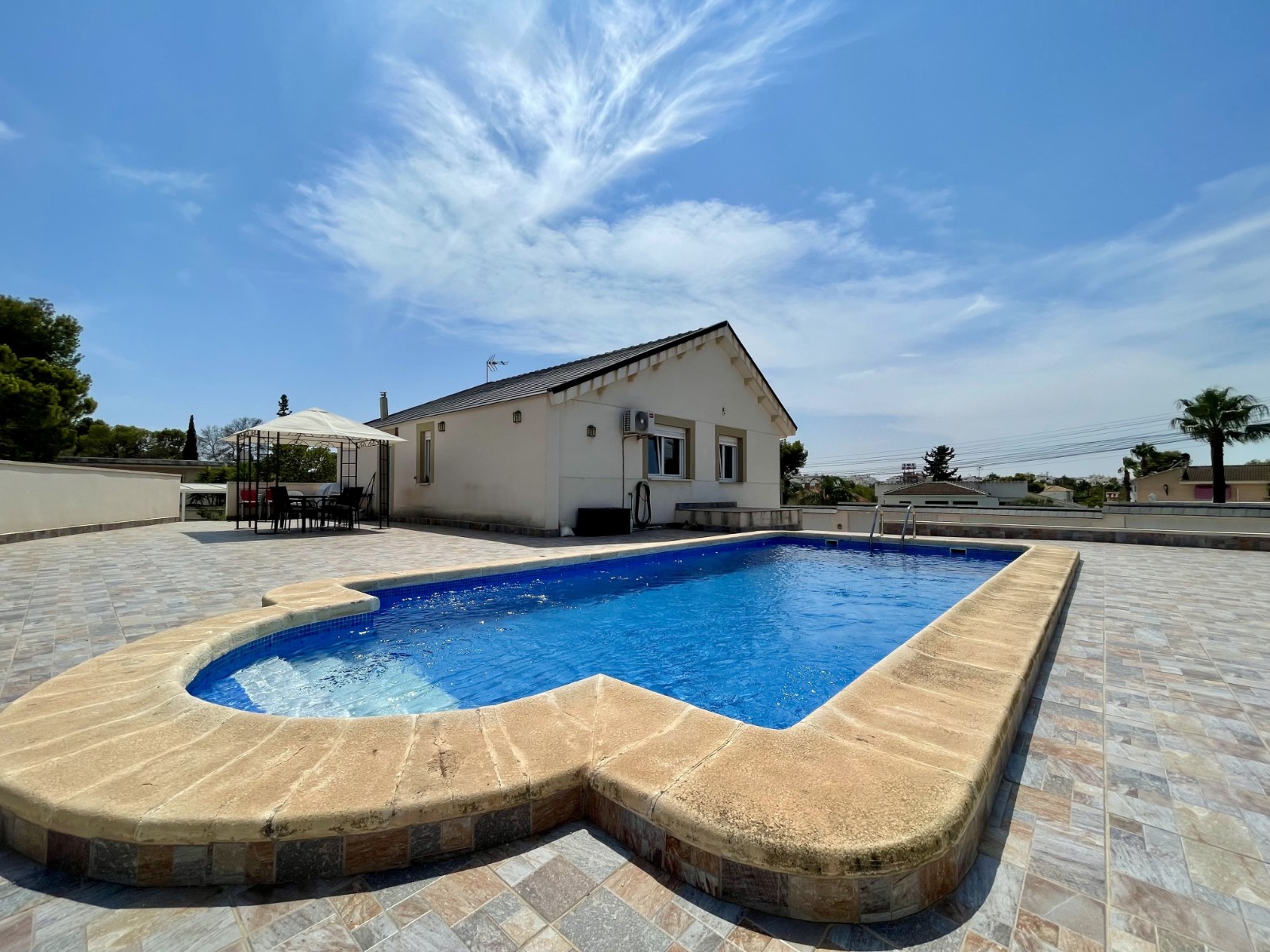 Villa in Alicante - view 1
