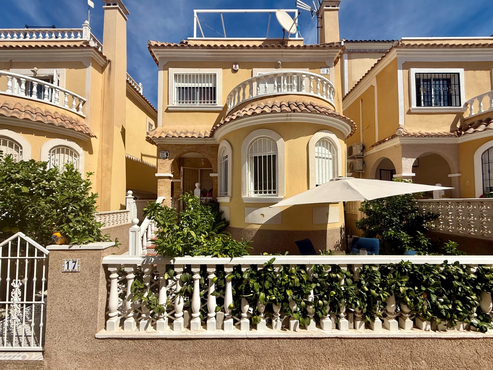 Villa in Urbanizacion los Balcones - view 1