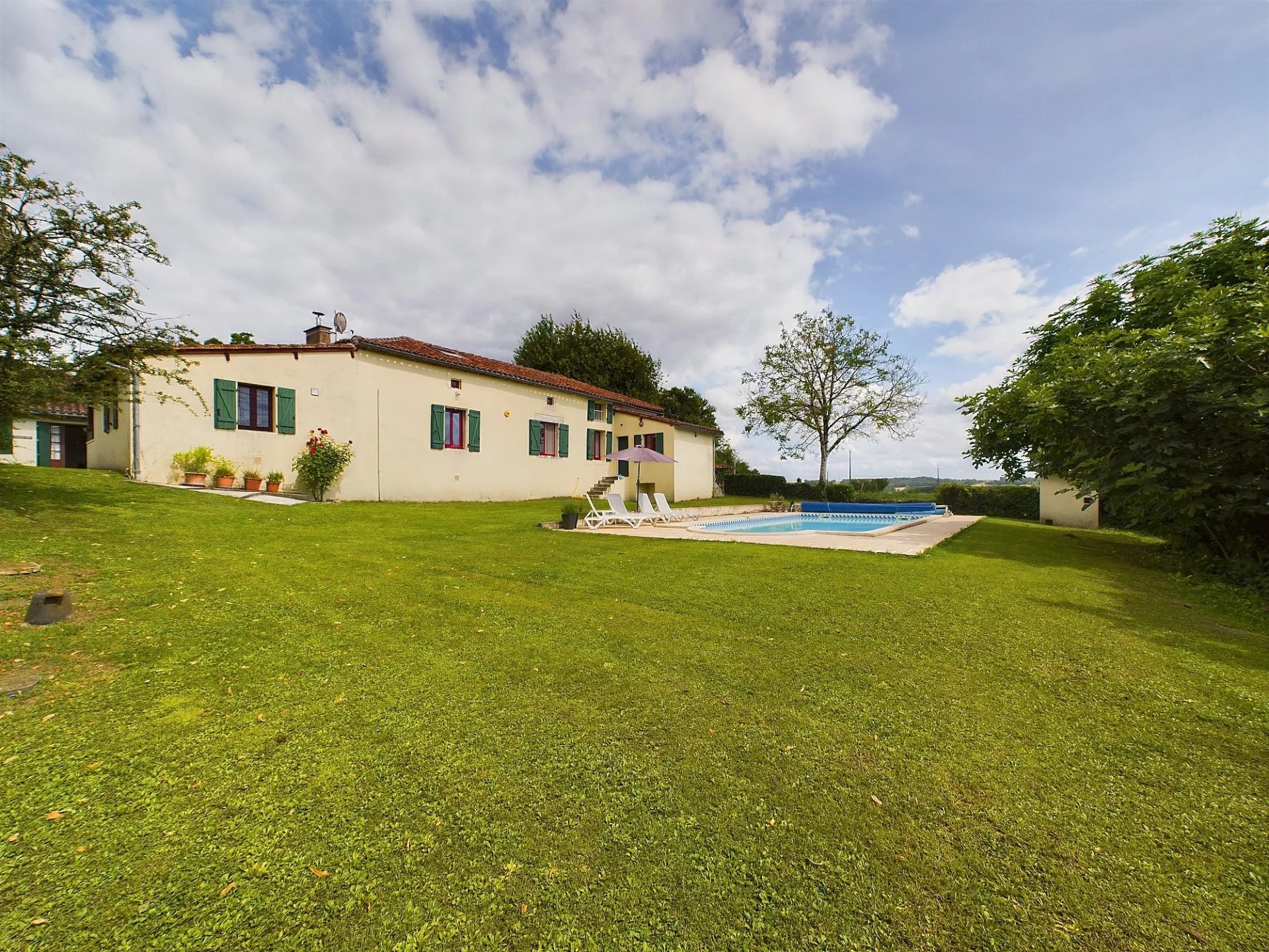 House in Verteillac - view 1