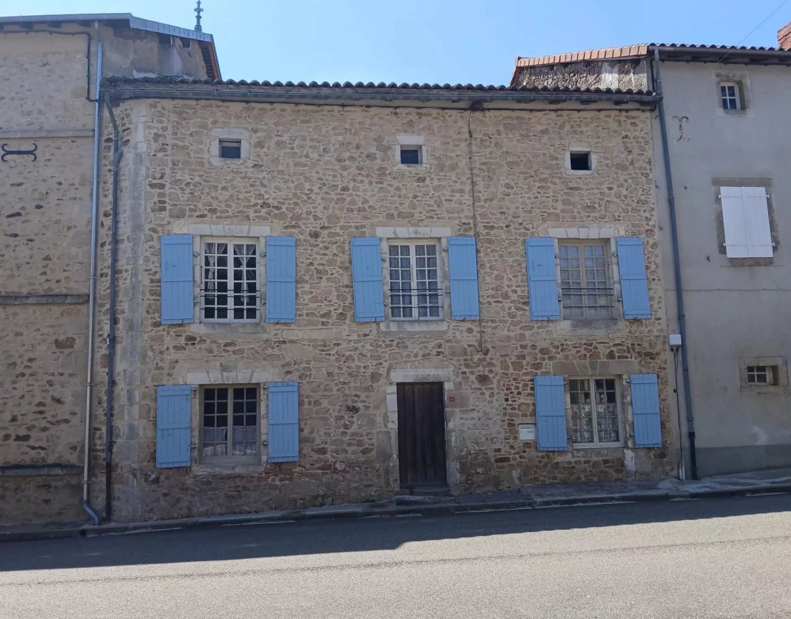 House in Les Salles-Lavauguyon - view 1
