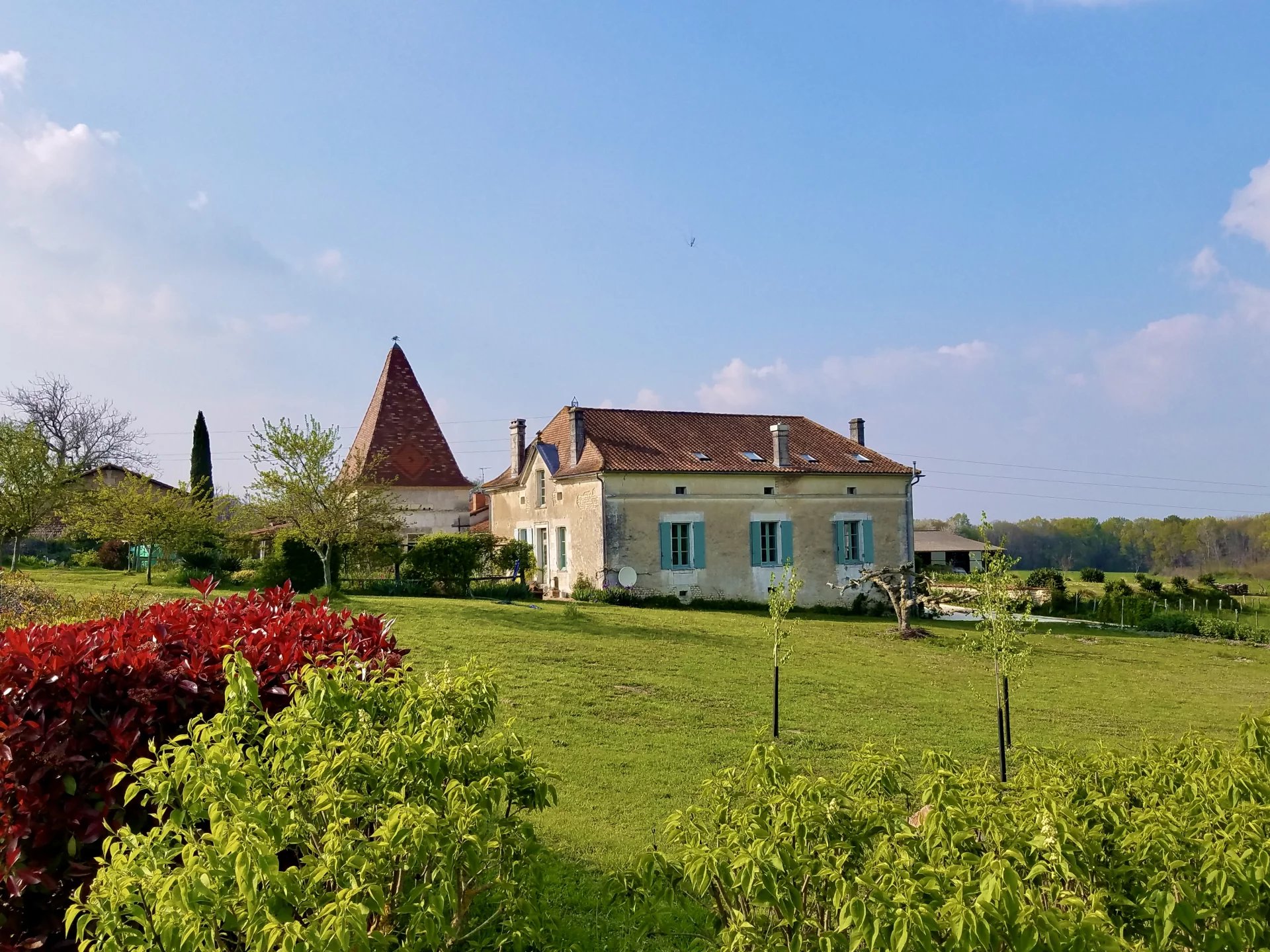 House in Aubeterre-sur-Dronne - view 1