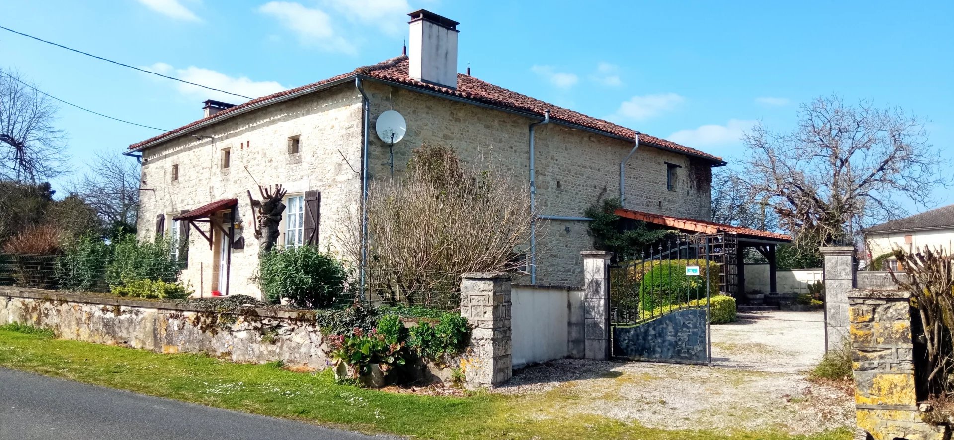 House in Le Grand-Madieu - view 1