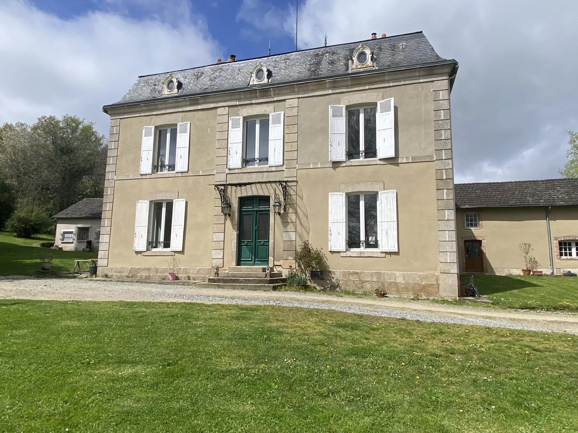 House in Bersac-sur-Rivalier - view 1