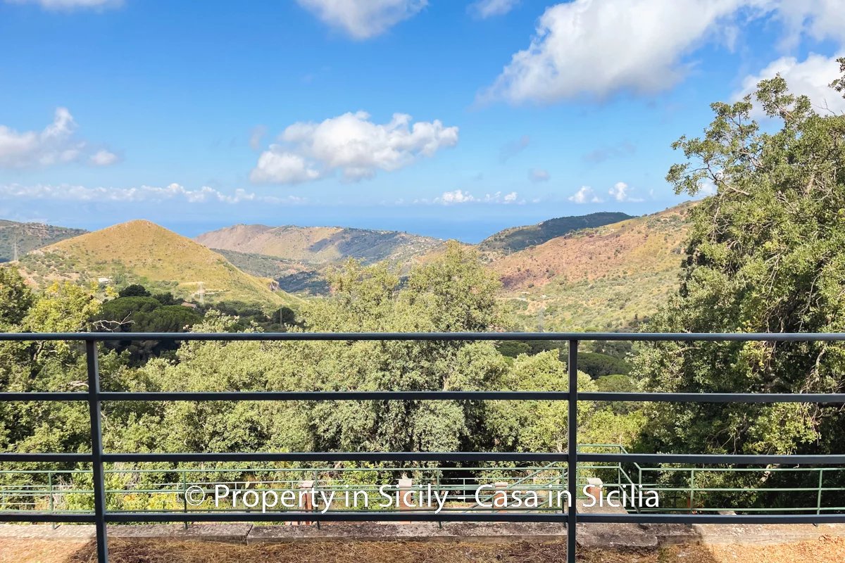 Villa in Cefalu - view 1