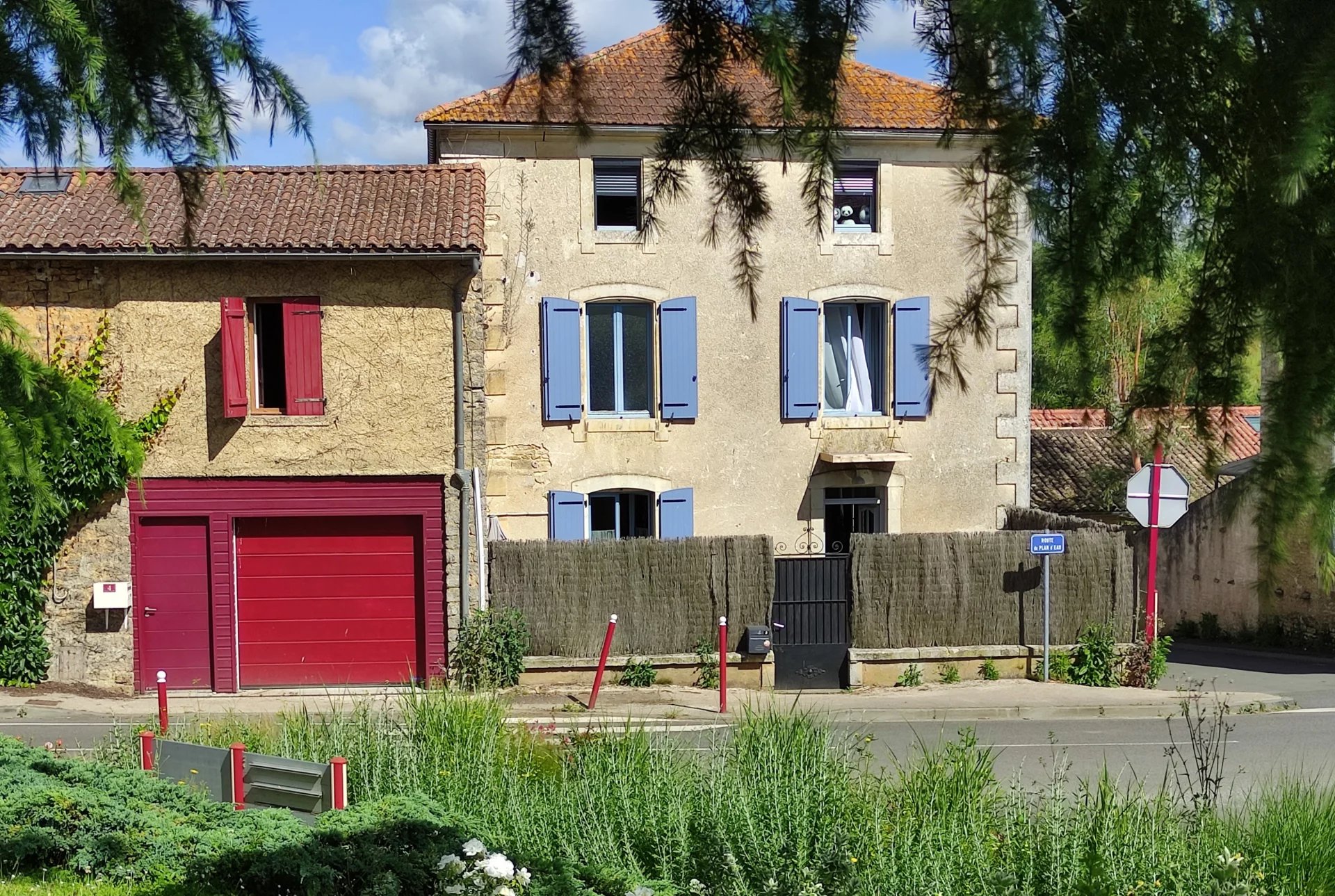 House in Saint-Christophe-sur-Roc - view 1