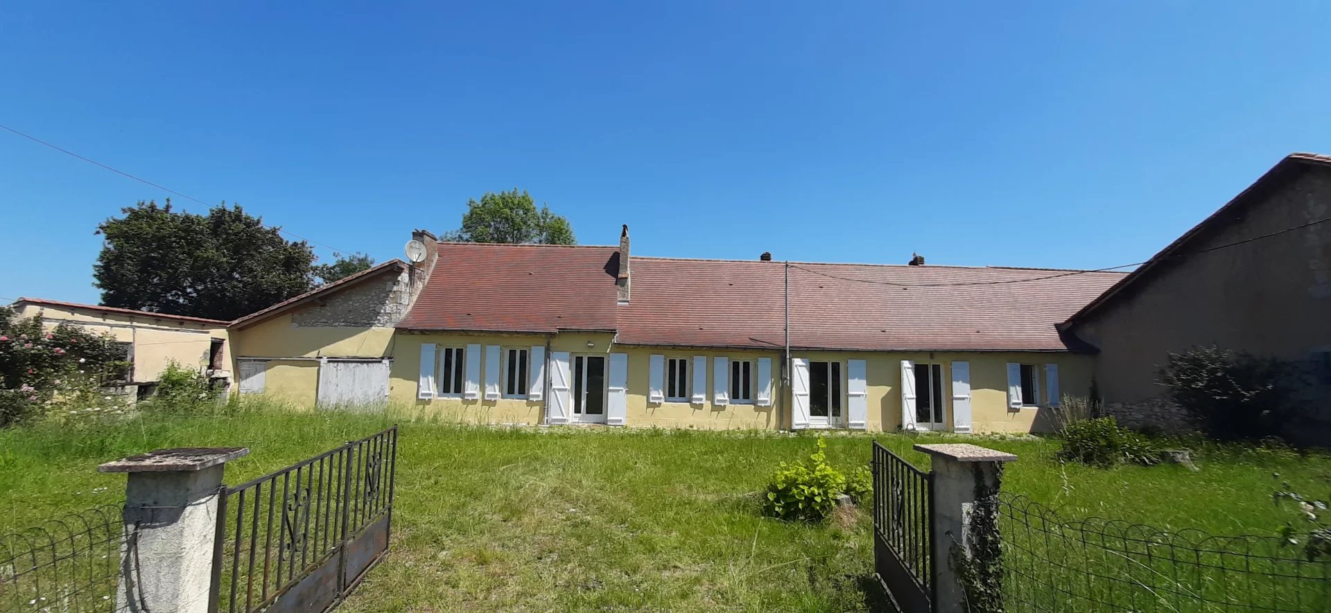 House in Saint-Laurent-des-Vignes - view 1