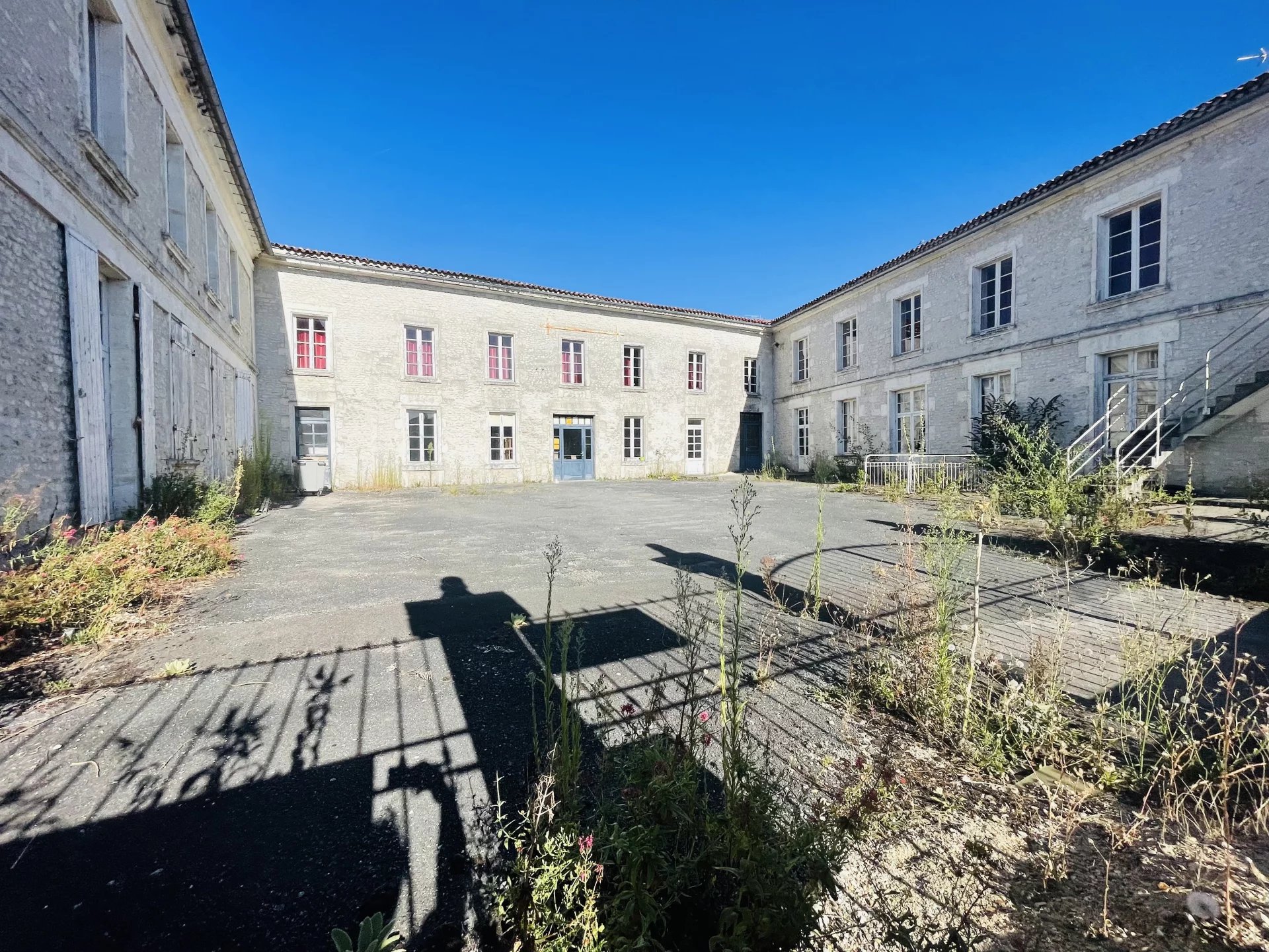 House in Barbezieux-Saint-Hilaire - view 1