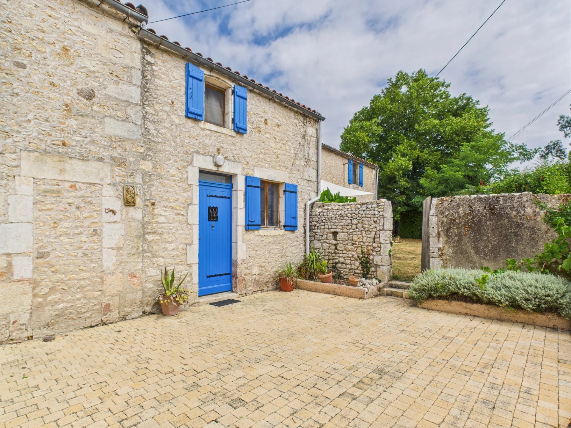 House in Saint-Just-Luzac - view 1