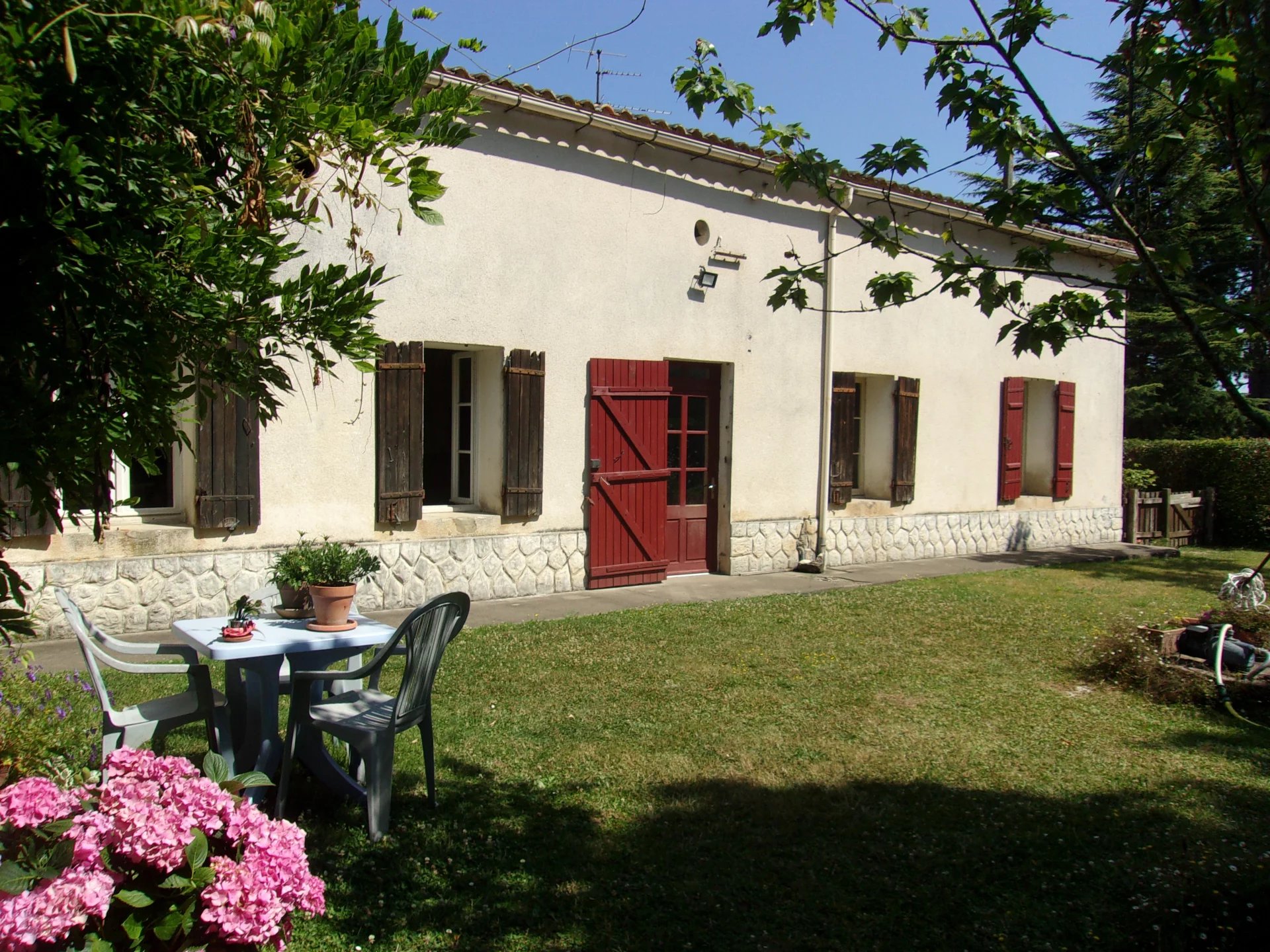 House in Pineuilh - view 1
