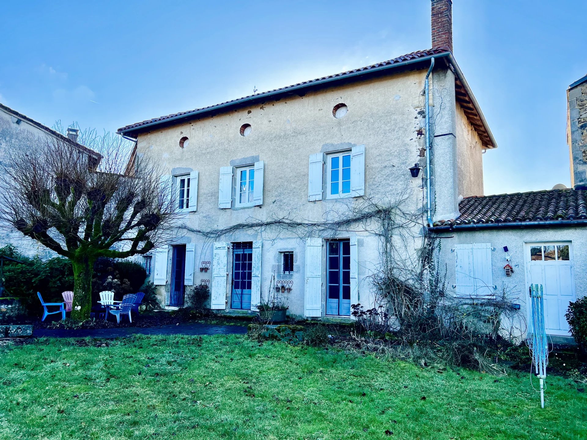 House in Mezieres-sur-Issoire - view 1