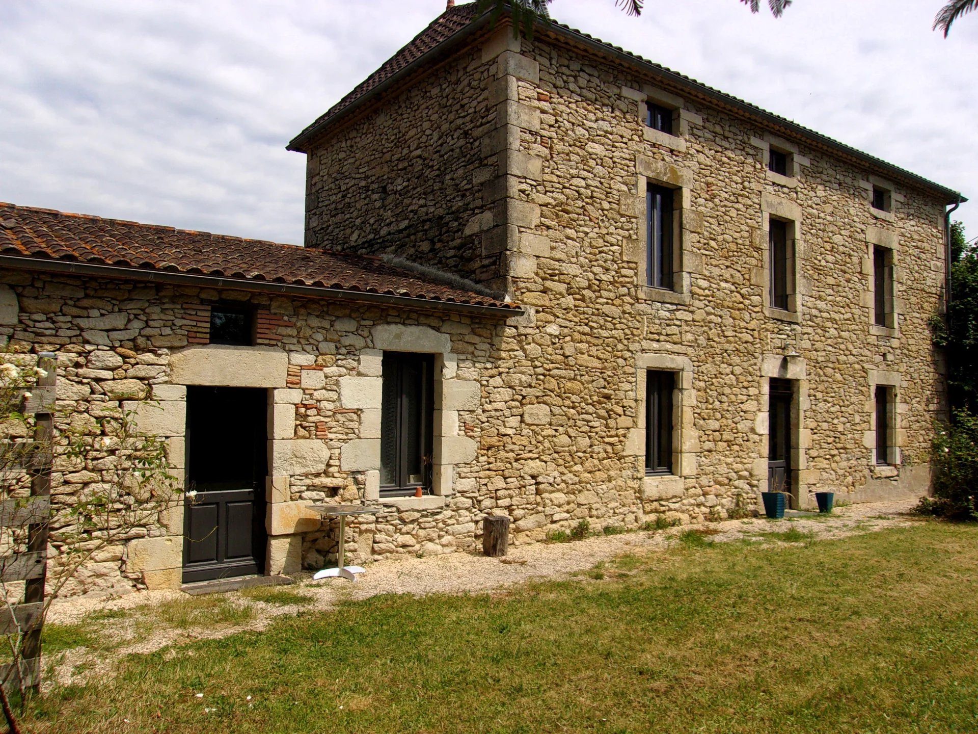 House in Monsegur - view 1