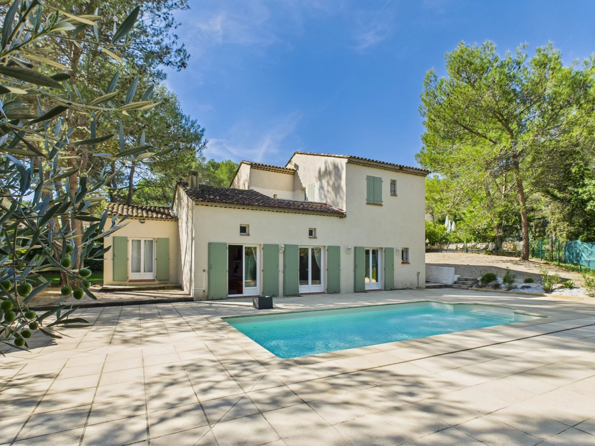 House in Mallemort - view 1