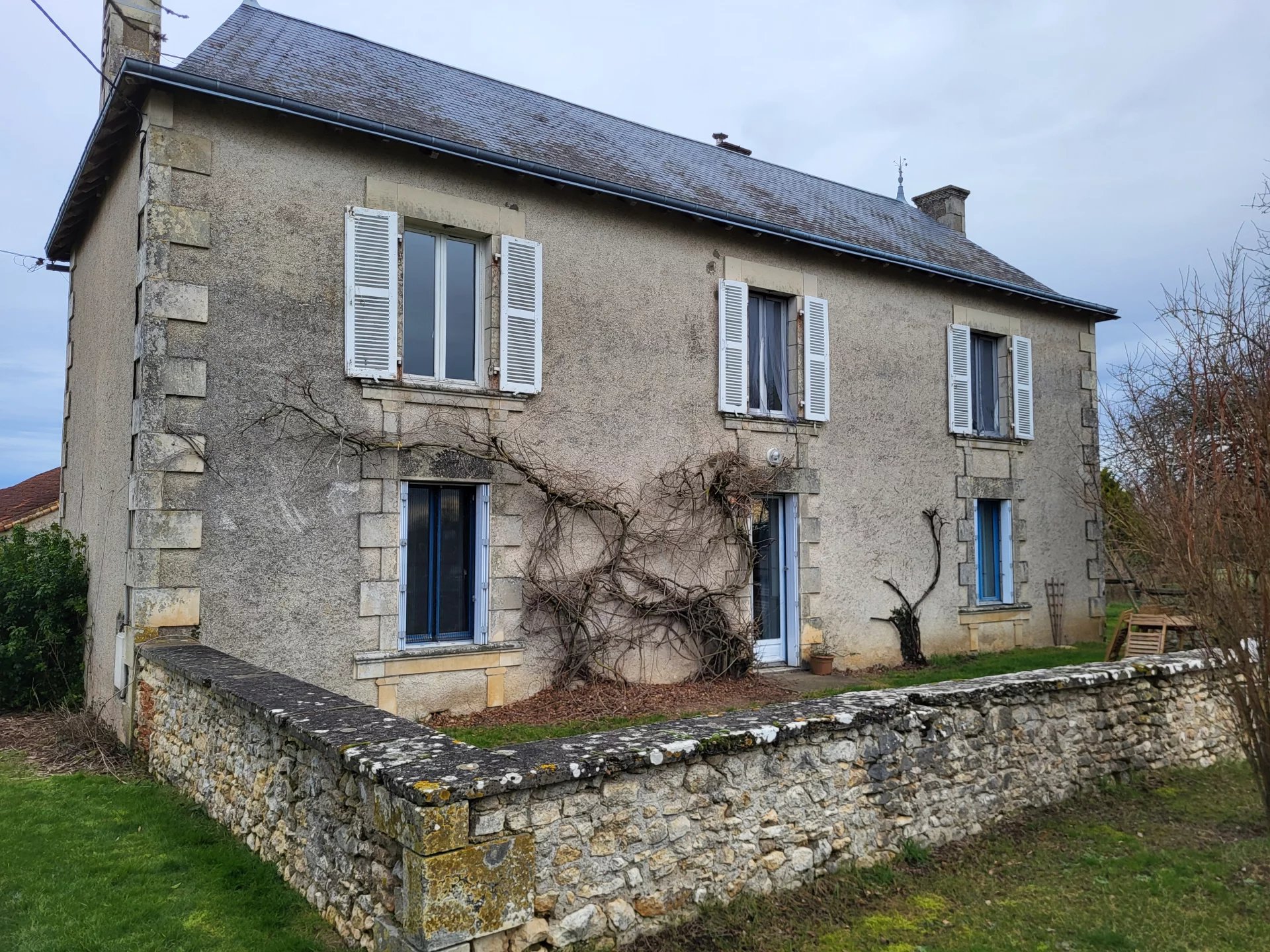 House in Fleix - view 1