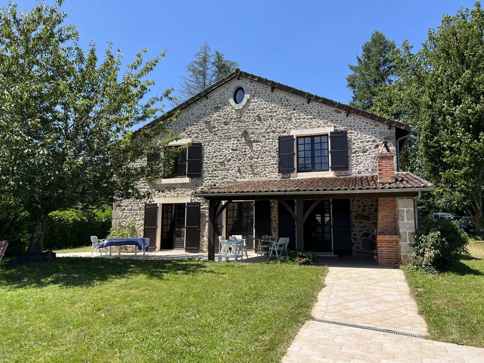 House in Champniers-et-Reilhac - view 1