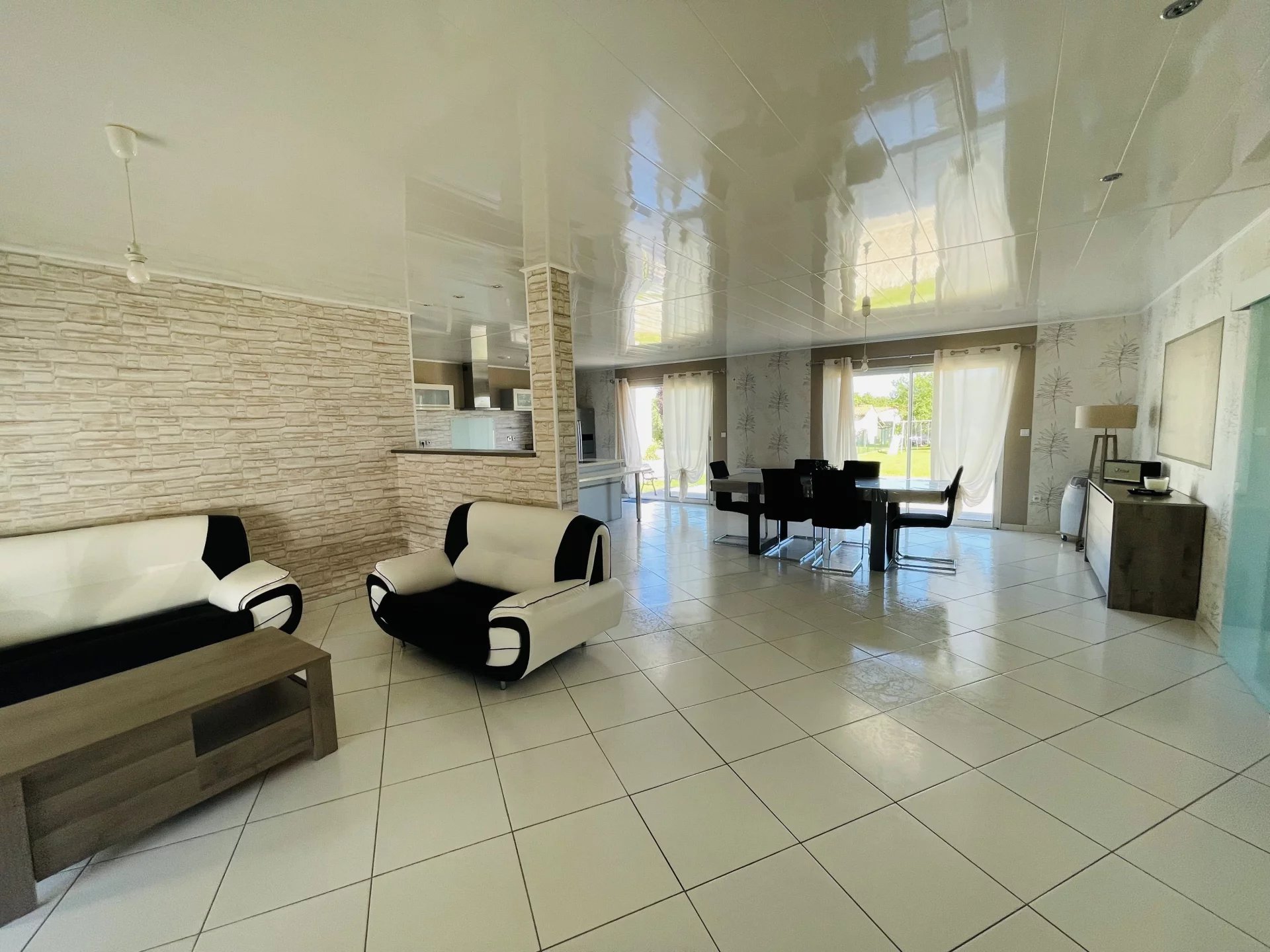 House in Barbezieux-Saint-Hilaire - view 1