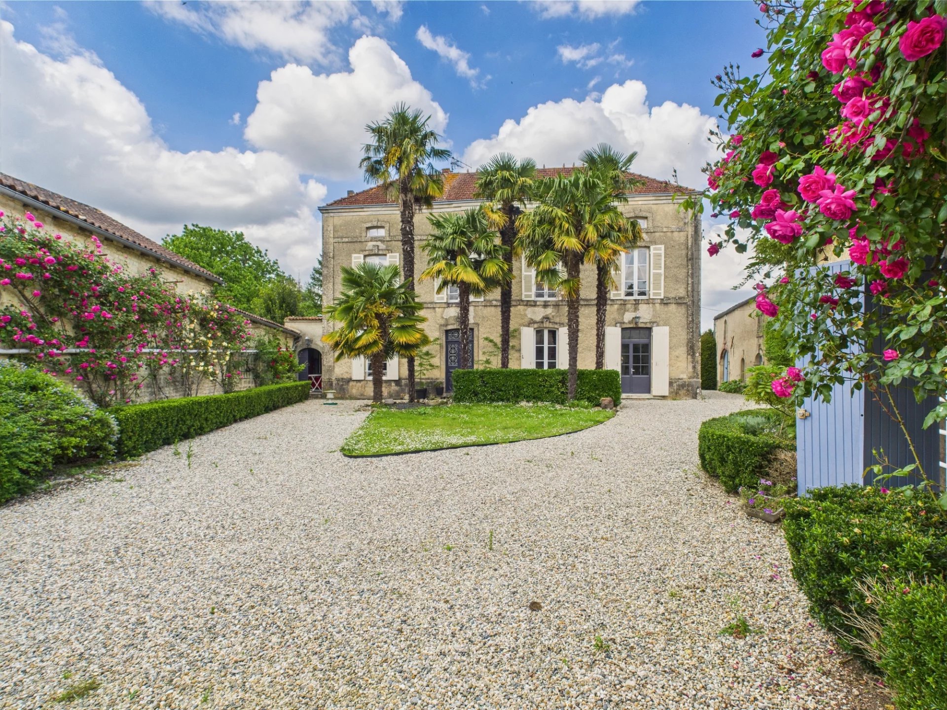 House in Dampierre-sur-Boutonne - view 1