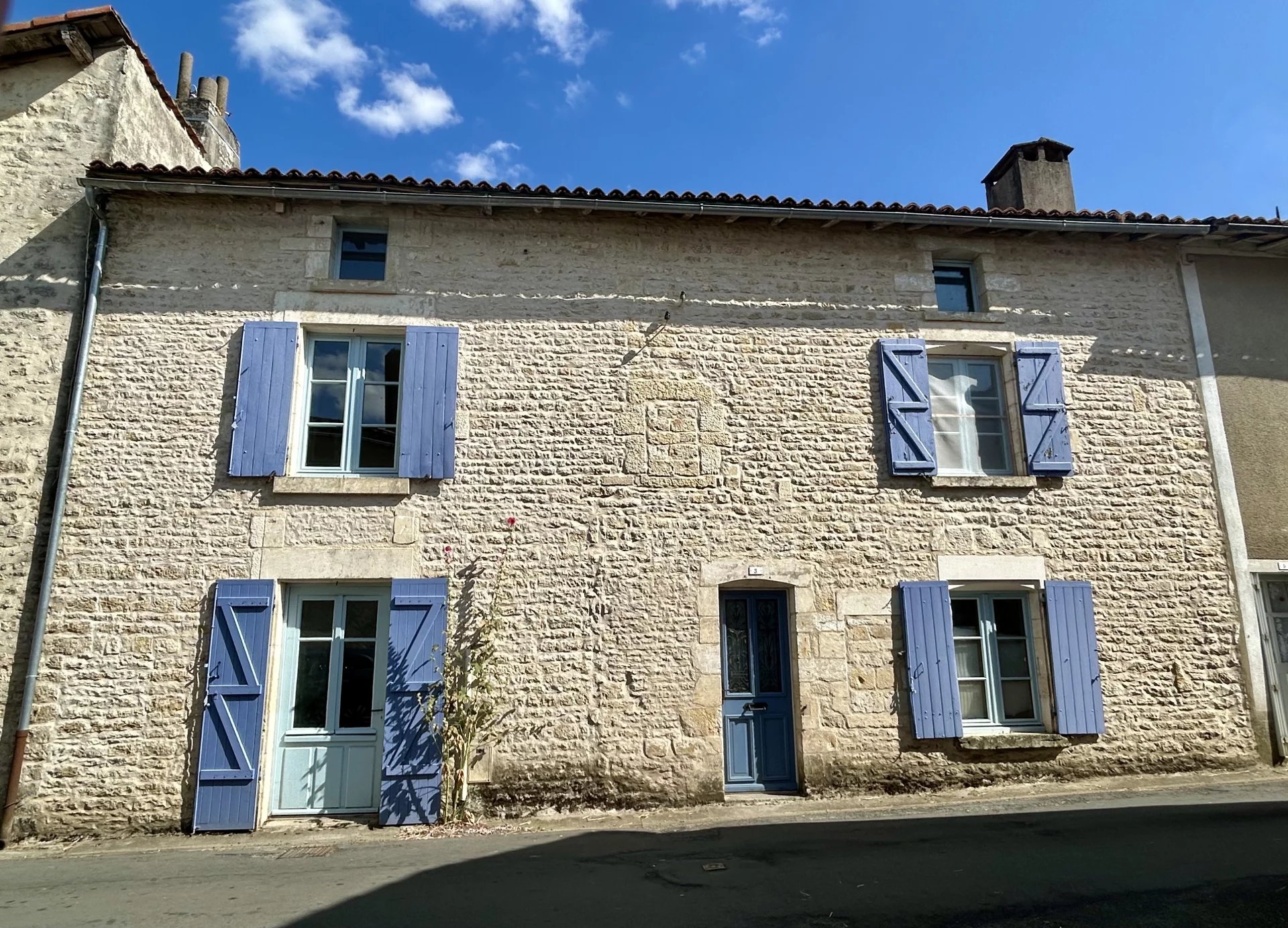 House in Exoudun - view 1