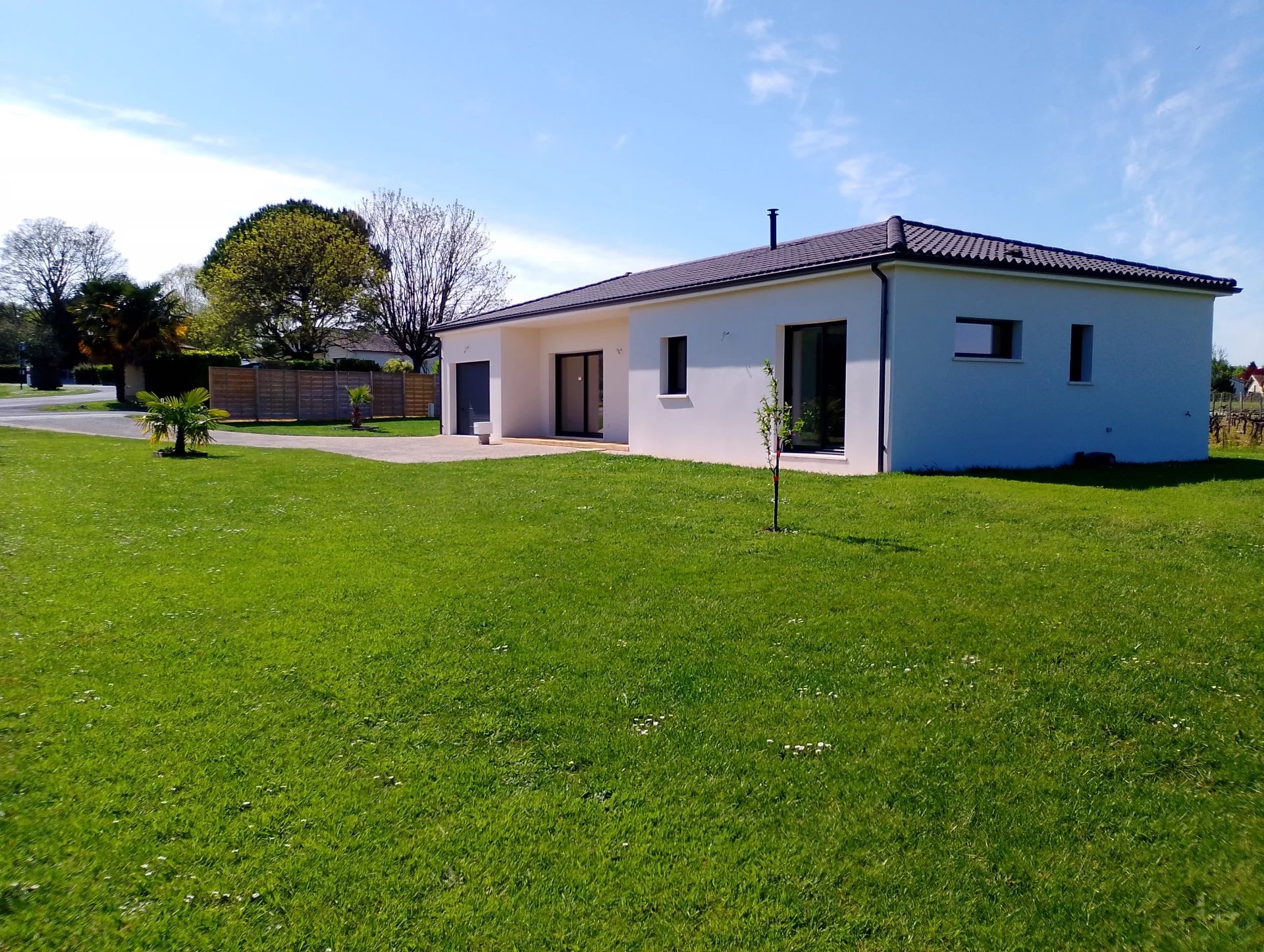 House in Jonzac - view 1