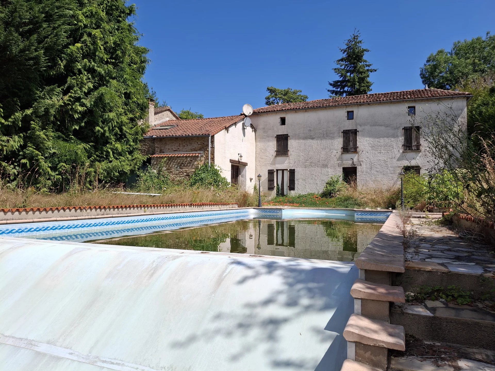 House in Saint-Sornin-la-Marche - view 1