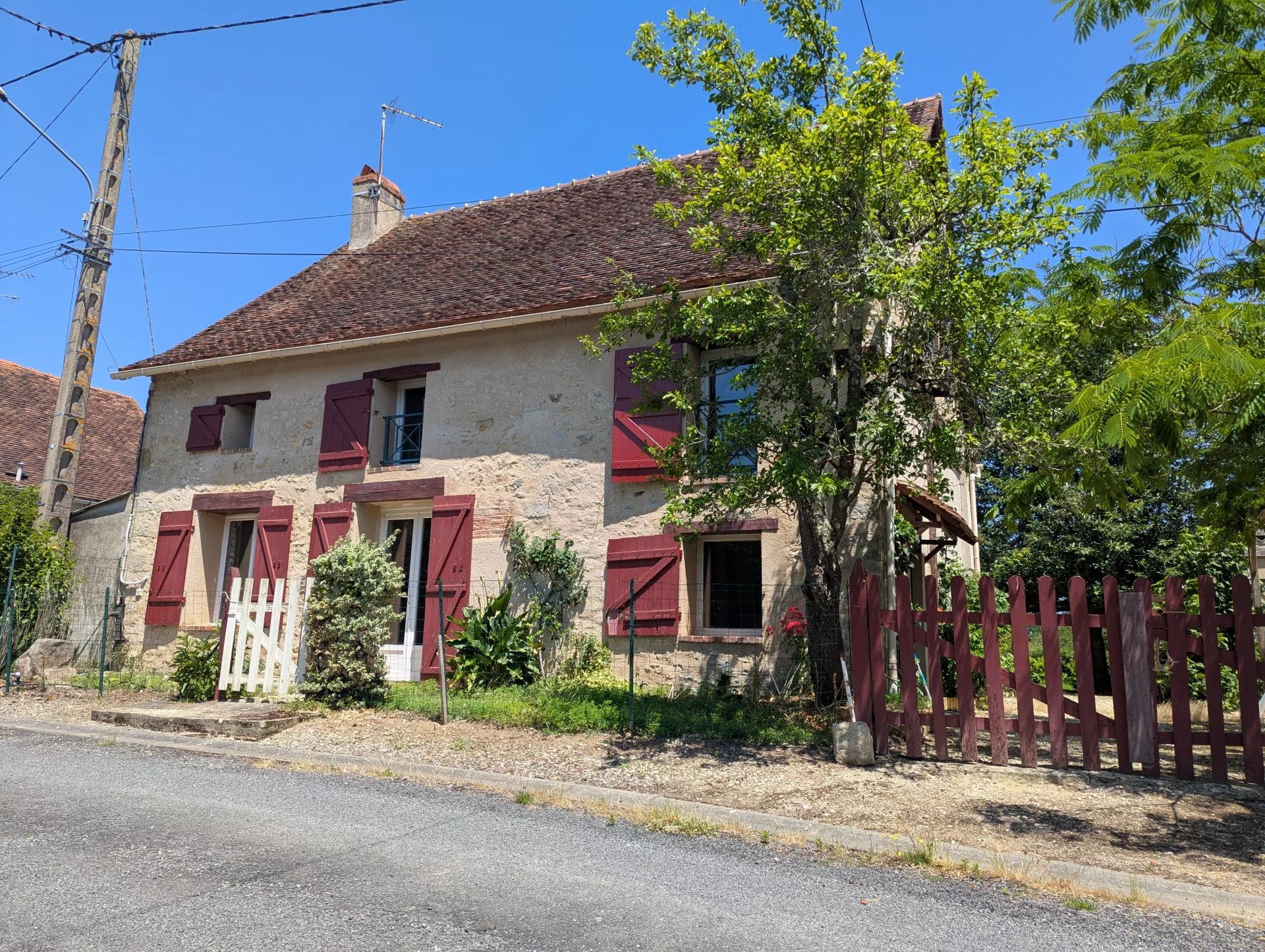 House in Lussac-les-Chateaux - view 1