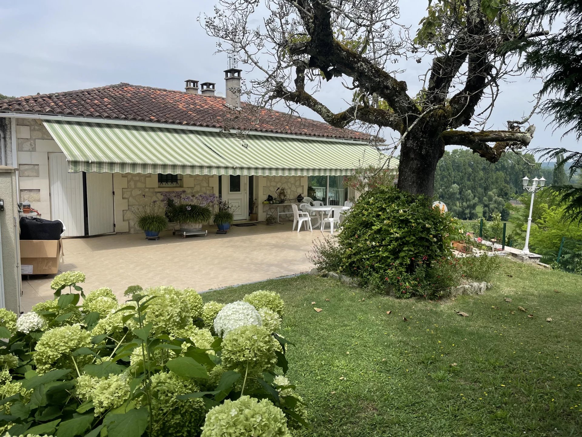 House in Aubeterre-sur-Dronne - view 1
