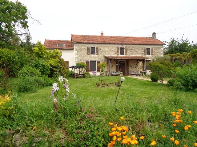 House in Brioux-sur-Boutonne - view 1