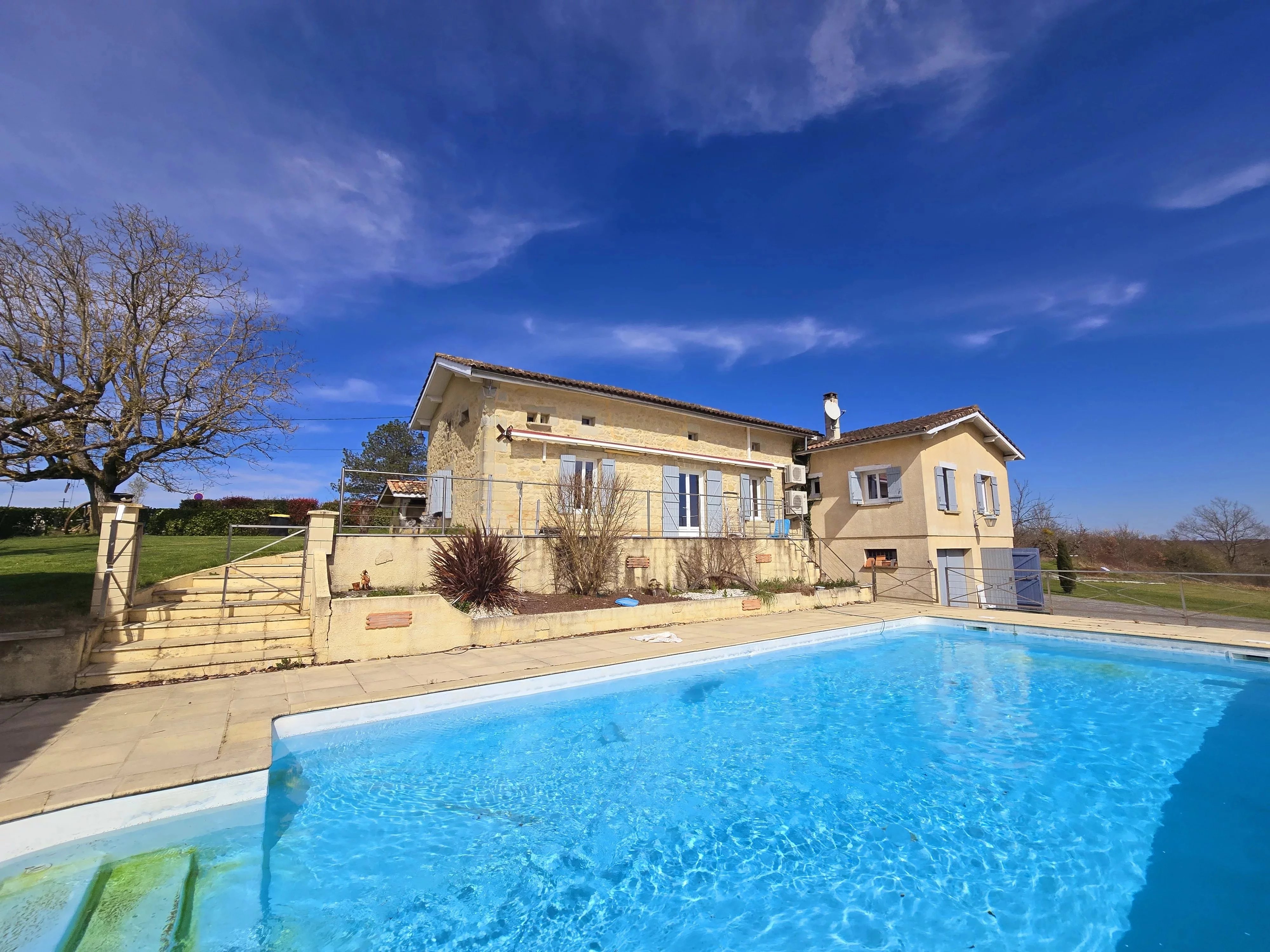 House in Lauzun - view 1