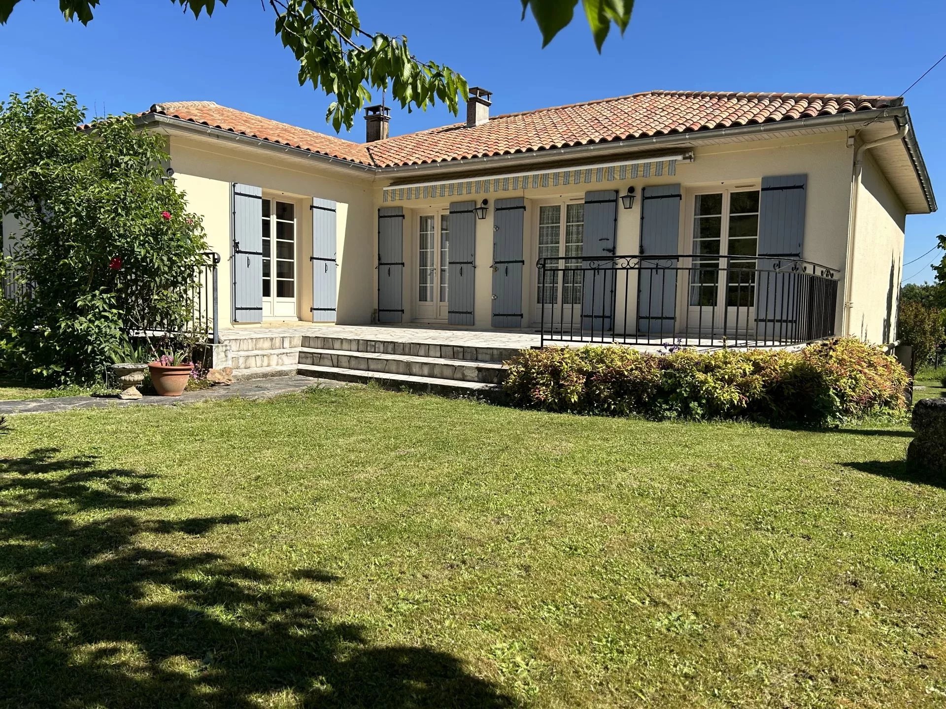 House in Riberac - view 1