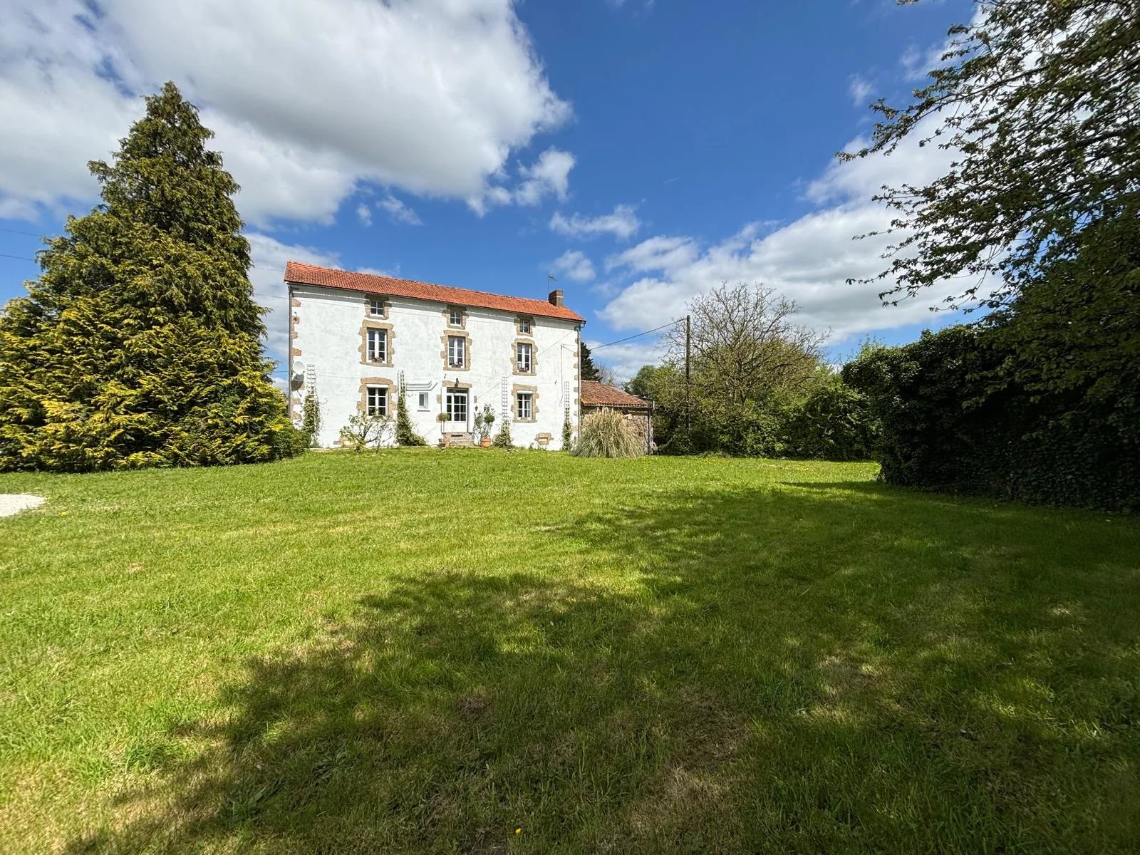 House in La Chapelle-Saint-Etienne - view 1