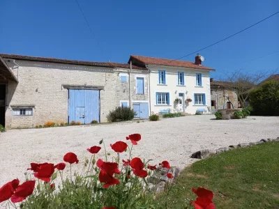 House in Ventouse - view 1