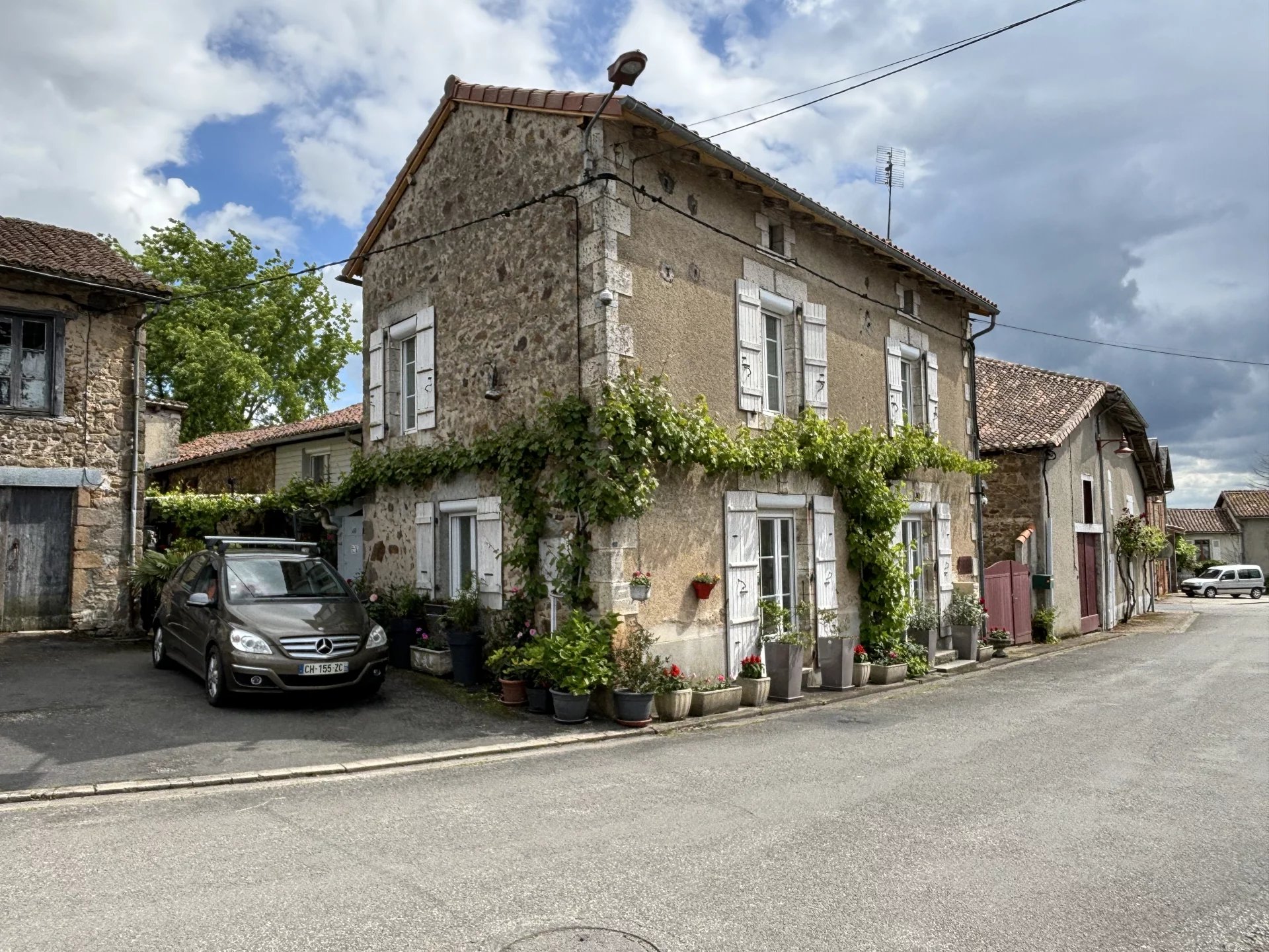 House in Saint-Germain-de-Confolens - view 1