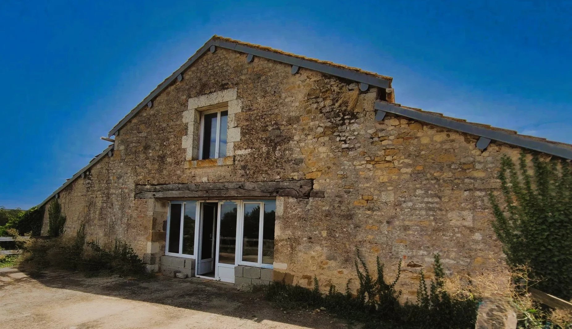 House in L'Hermenault - view 1