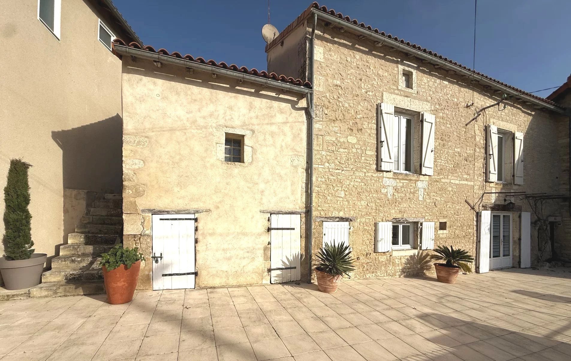 House in Ruffec - view 1