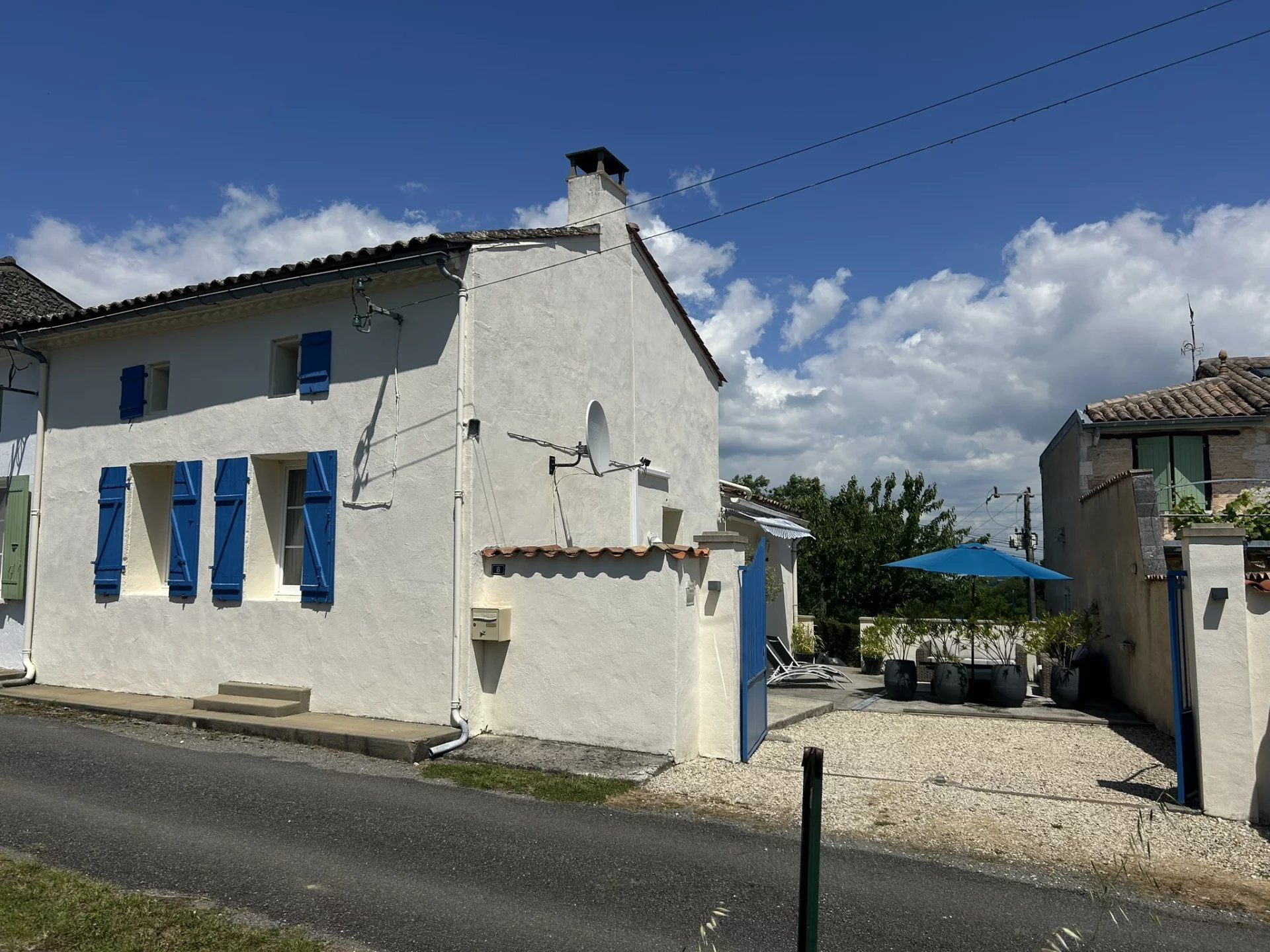 House in Saint-Thomas-de-Conac - view 1