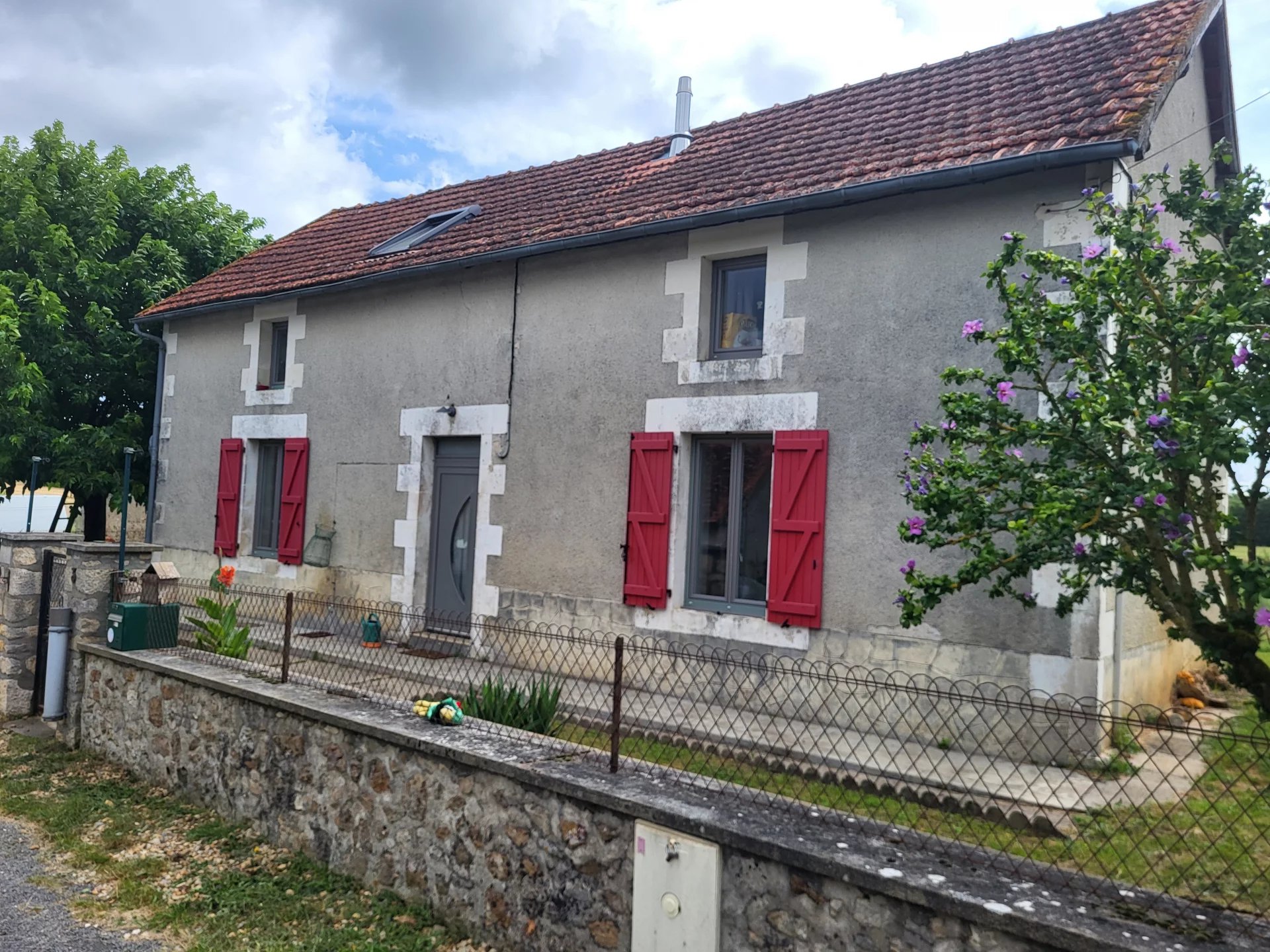 House in Nalliers - view 1