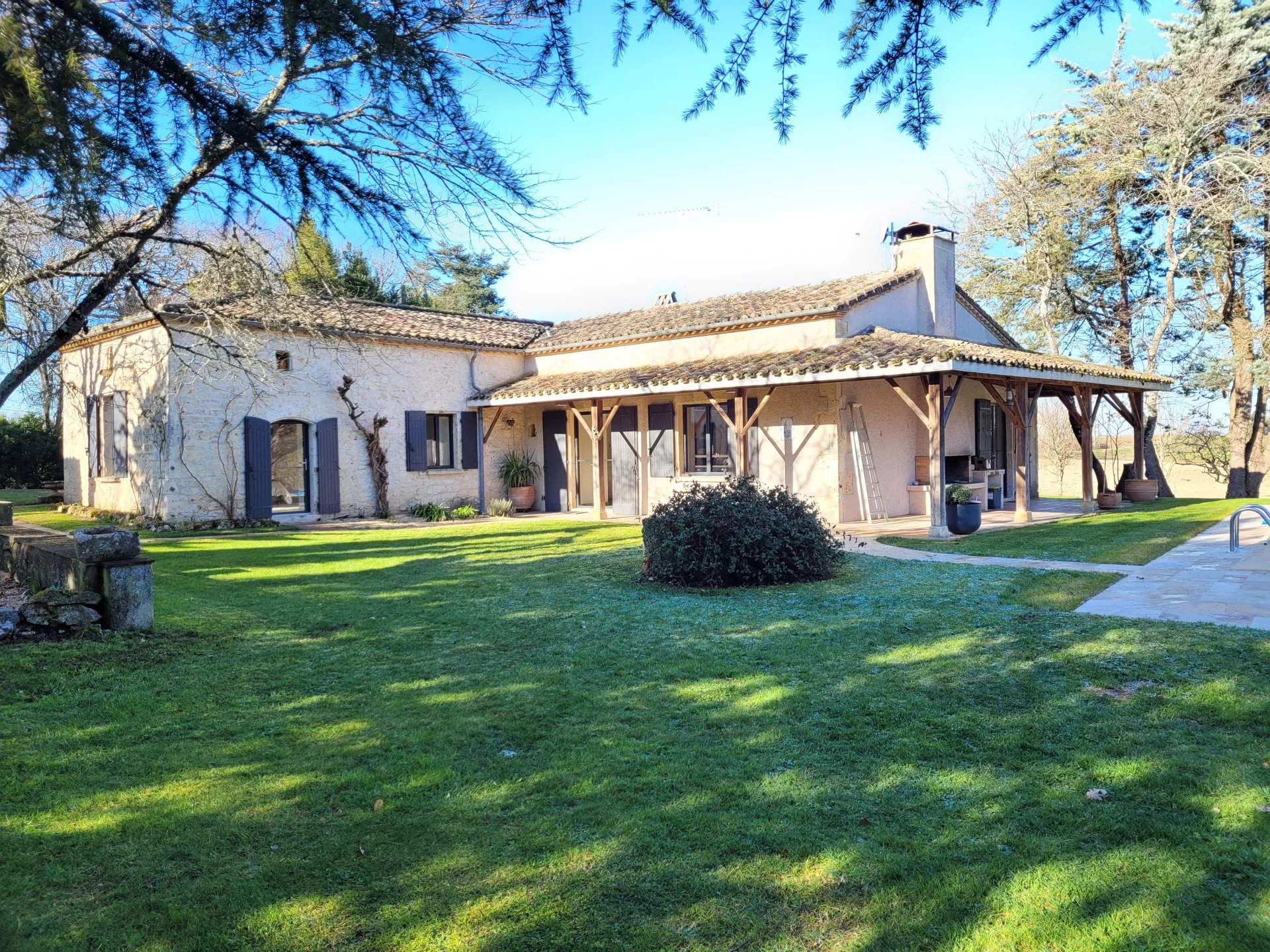 House in Roquecor - view 1