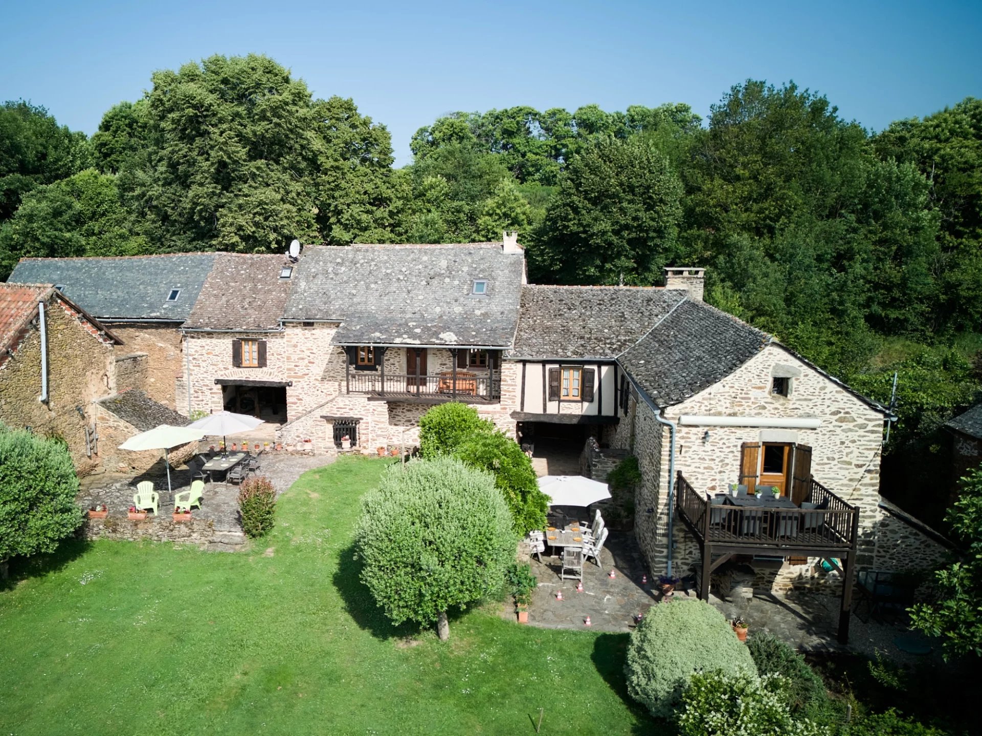 House in Montirat - view 1
