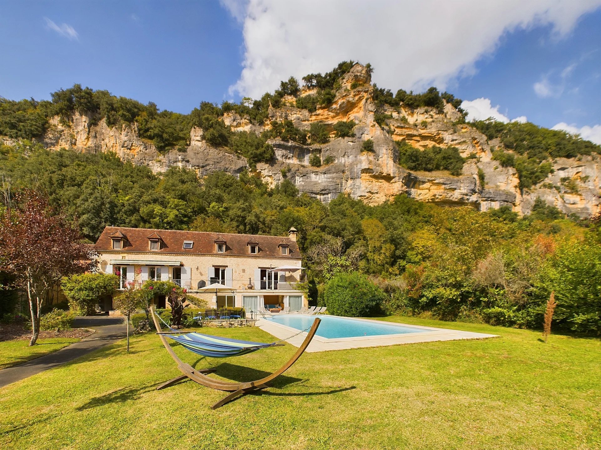 House in La Roque-Gageac - view 1