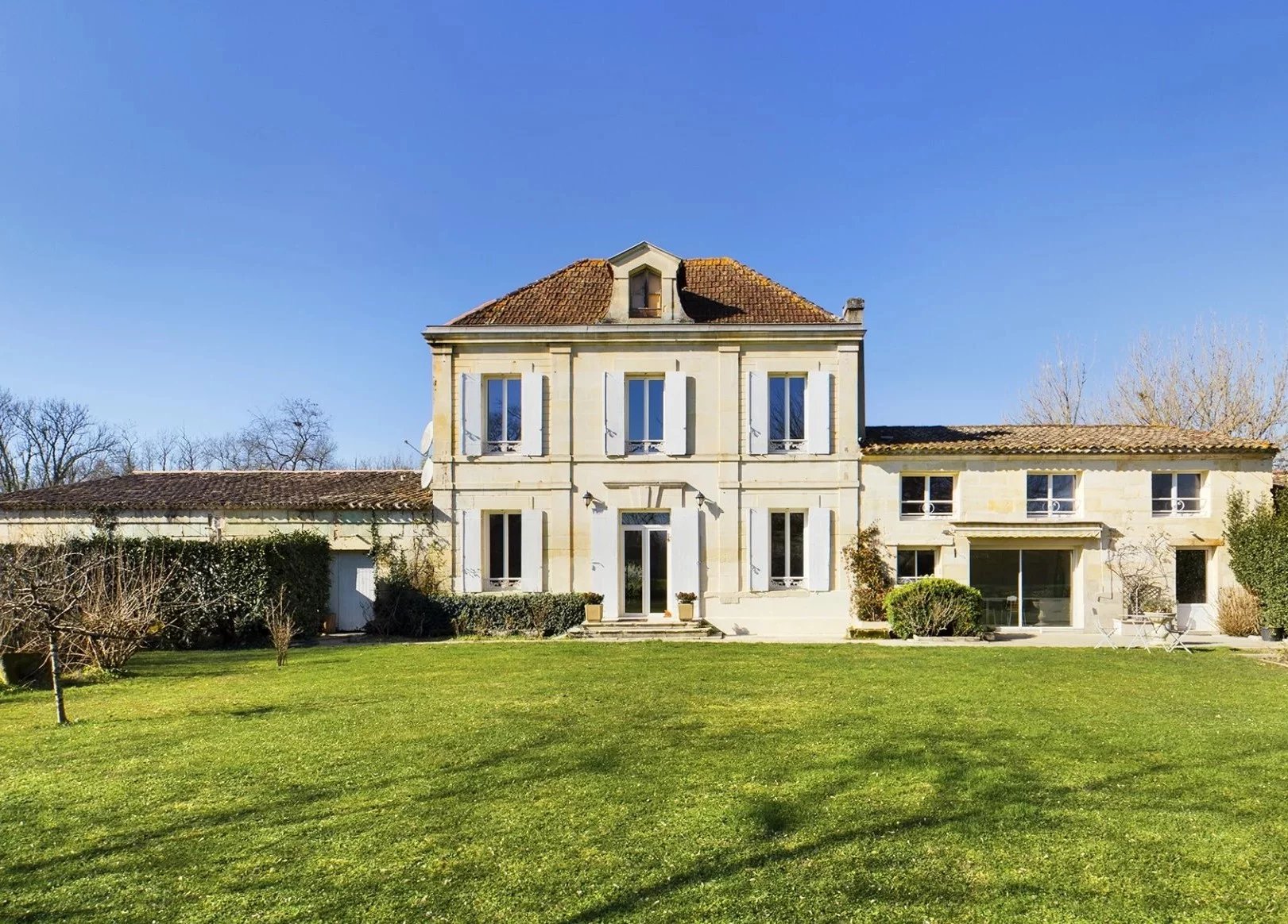 House in Libourne - view 1