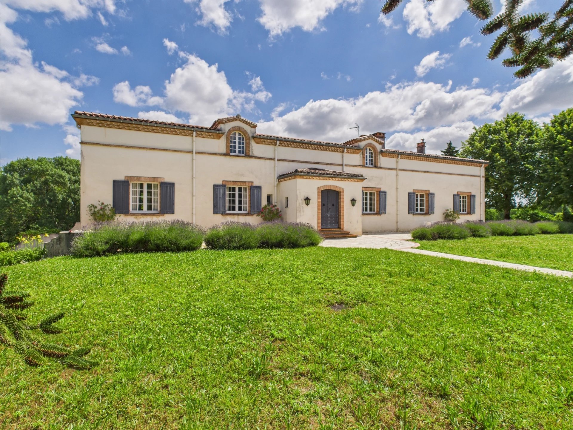 House in Albi - view 1