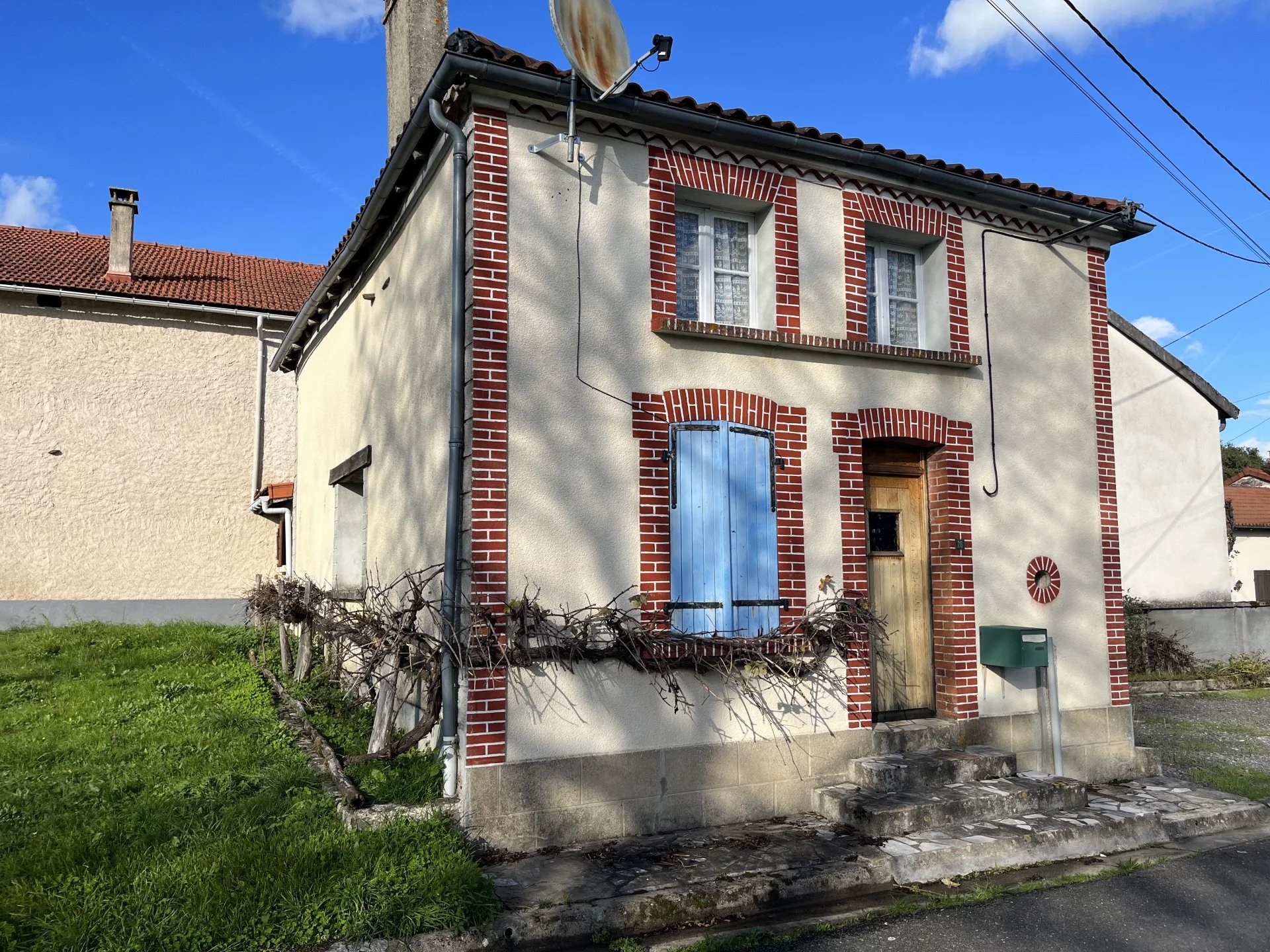 House in Bussiere-Poitevine - view 1